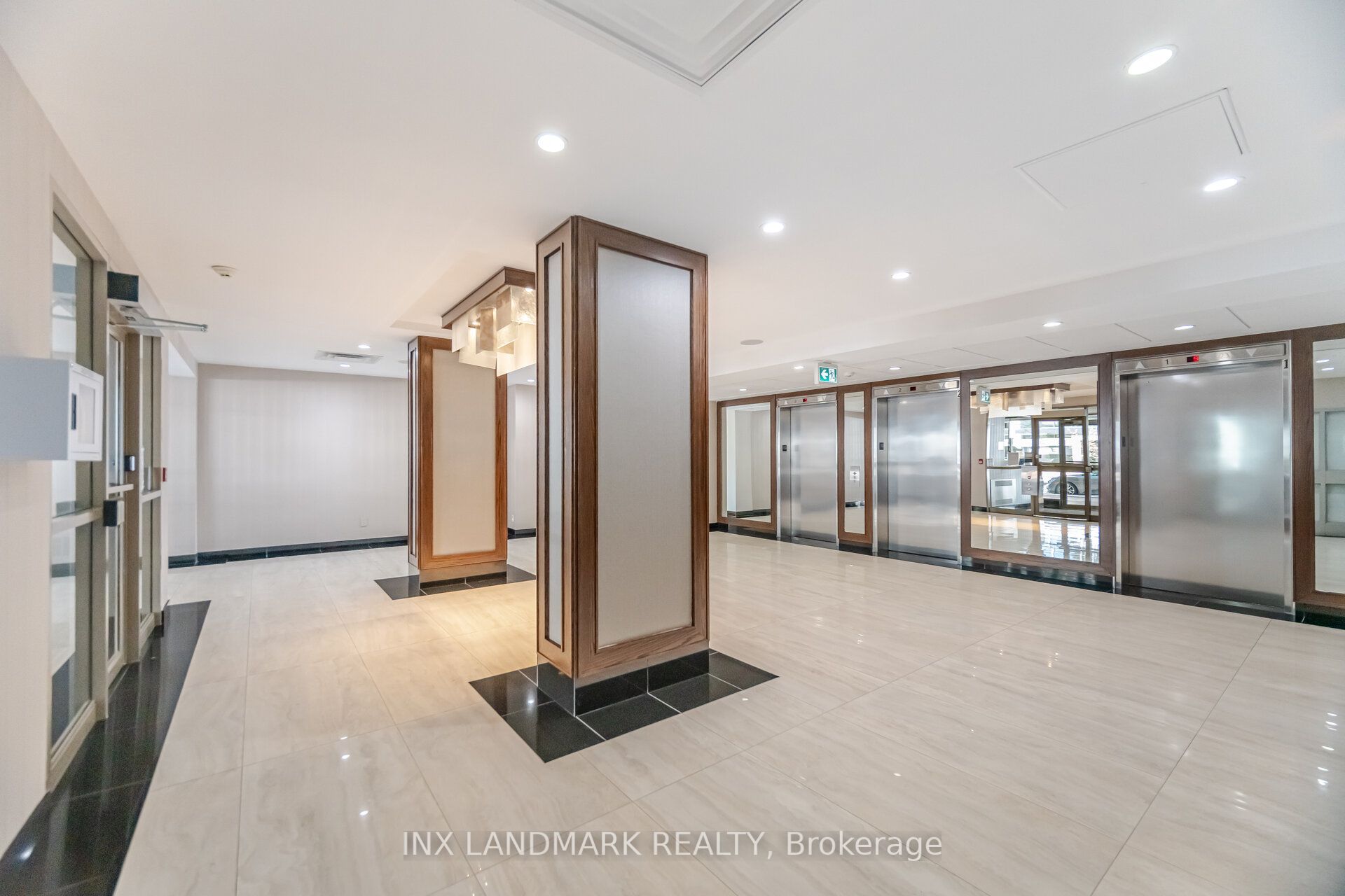330 Rathburn Road W 2008, Mississauga, ON L5B 3Y1