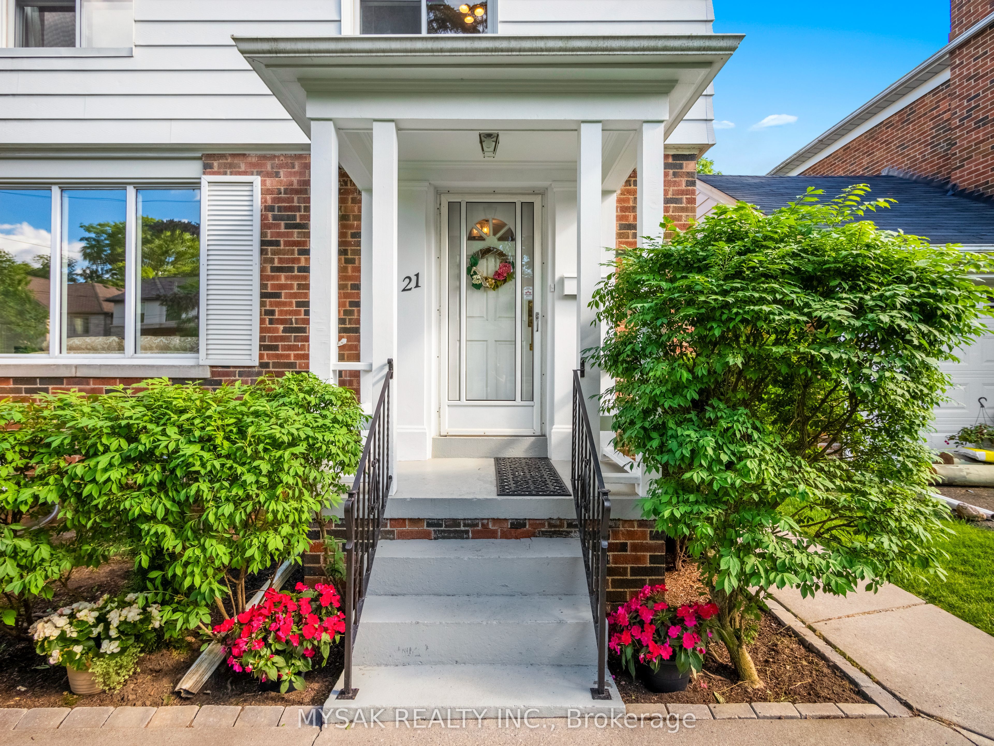 21 Oak Hampton Boulevard, Toronto, ON M9A 2T9