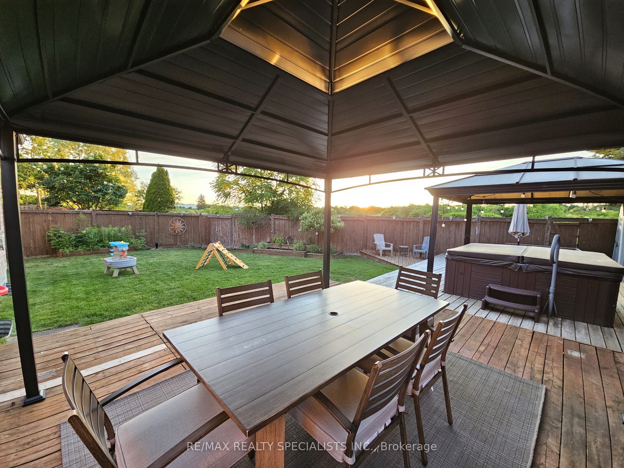 7389 Banffshire Court, Mississauga, ON L5N 7Z9