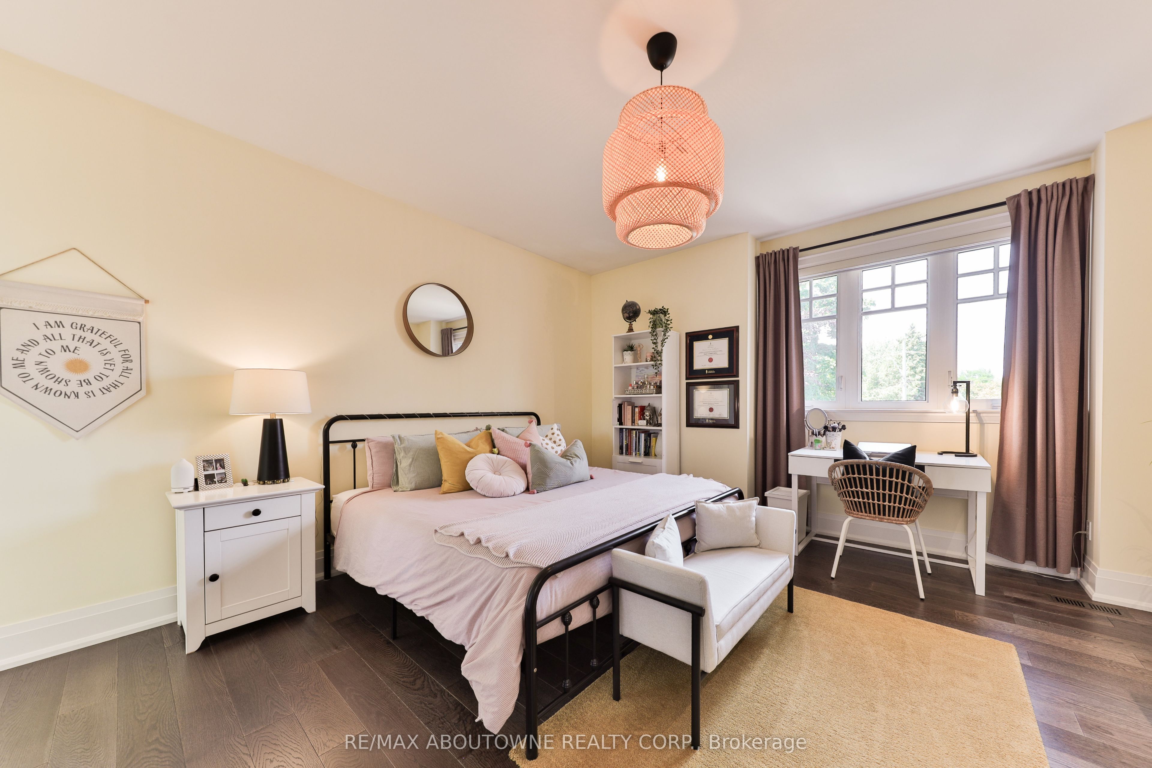 408 Saville Crescent, Oakville, ON L6L 3T8