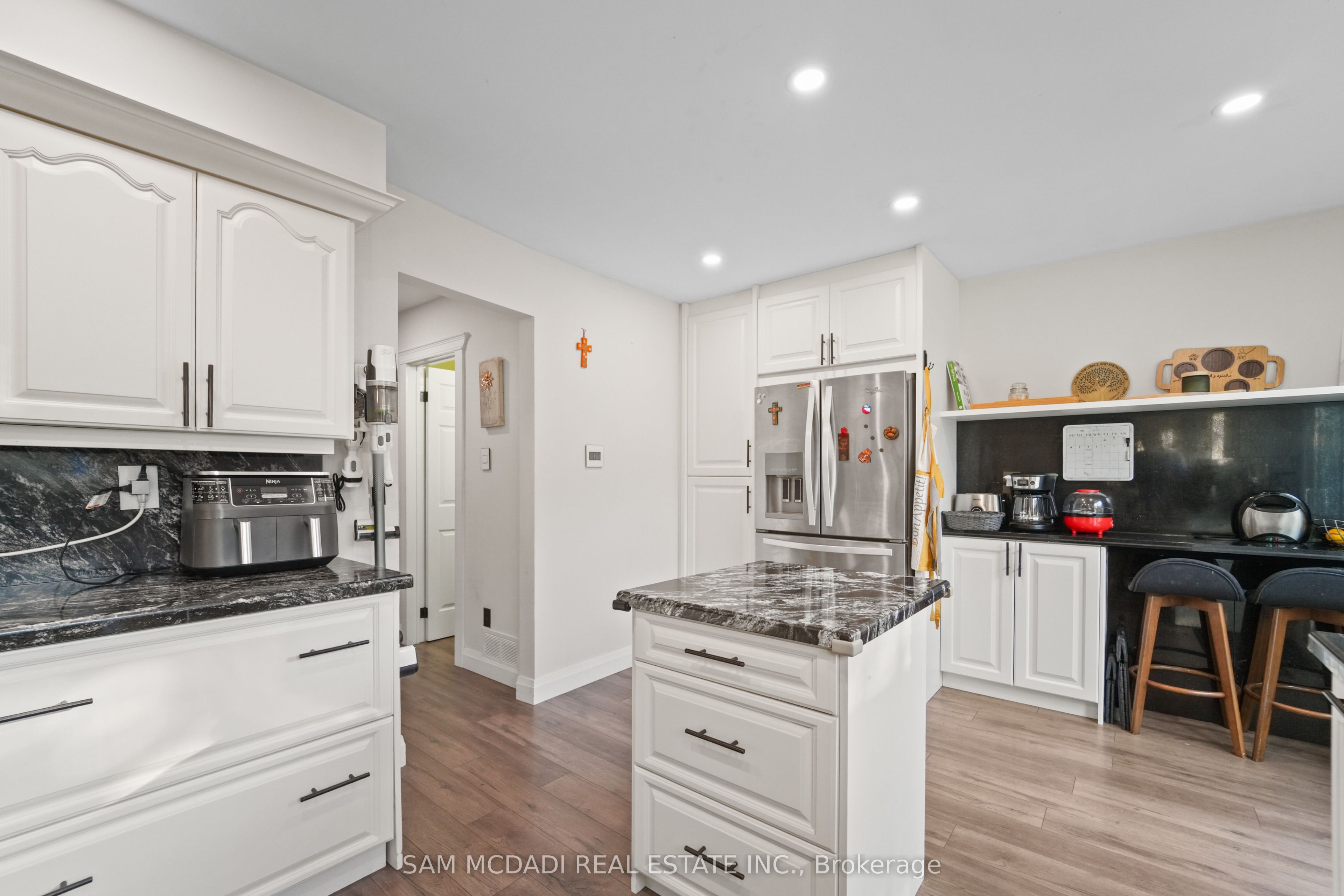 6251 Saltmarsh Court, Mississauga, ON L5N 5V9