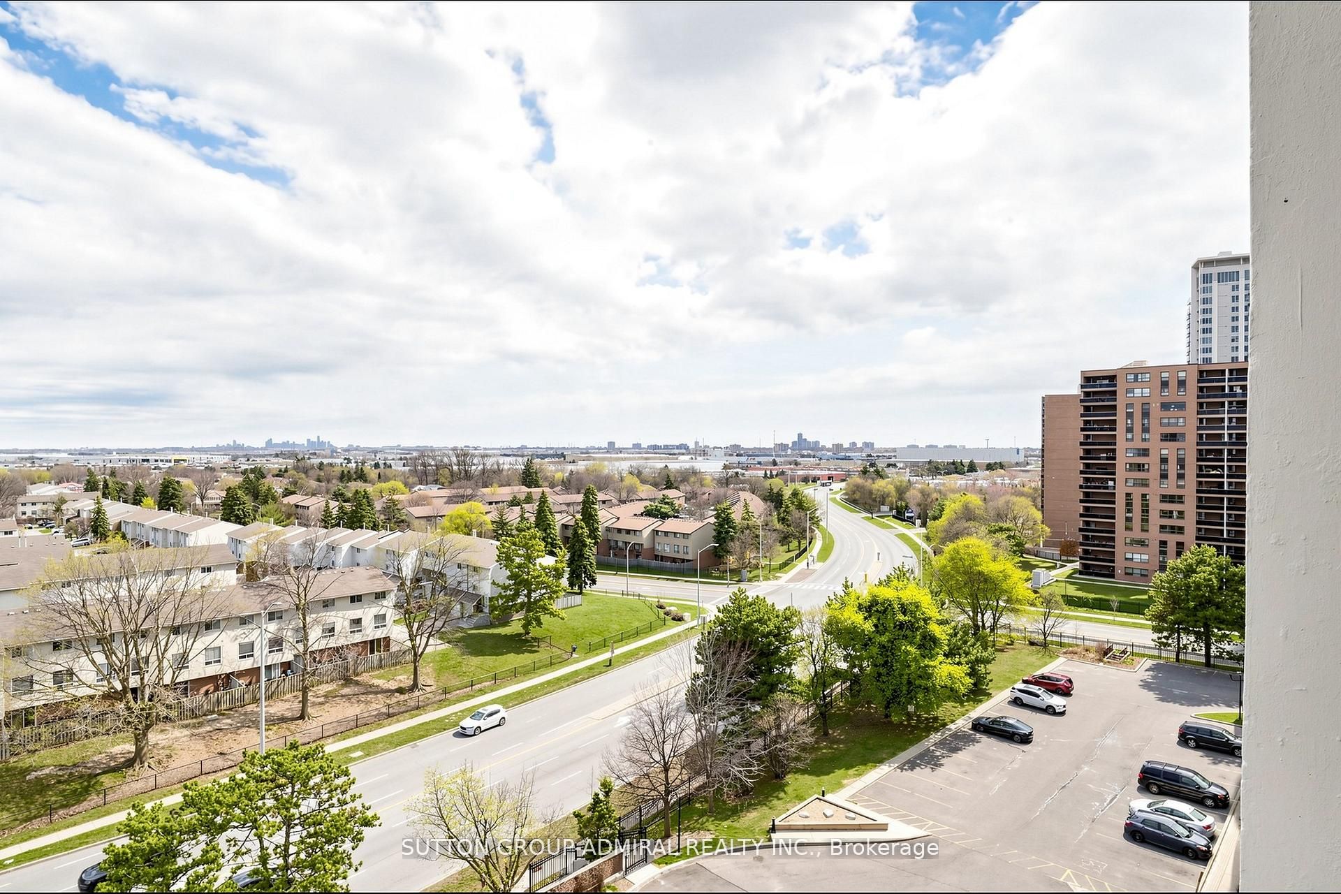 3 Lisa Street 910, Brampton, ON L6T 4A2