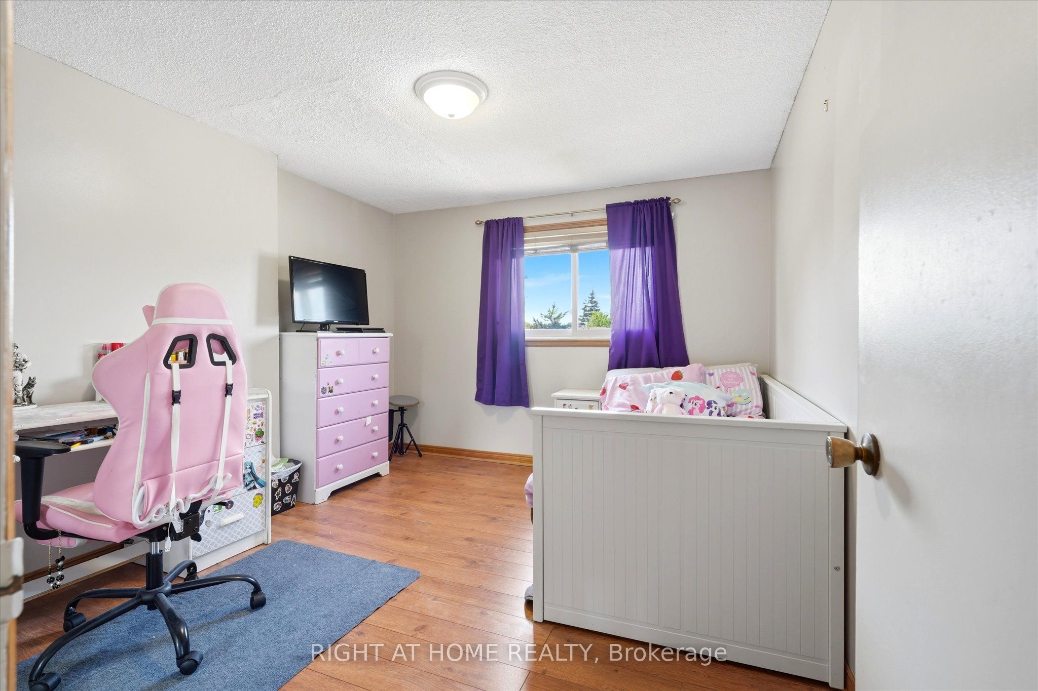 100 Burbank Crescent, Orangeville, ON L9W 3E7