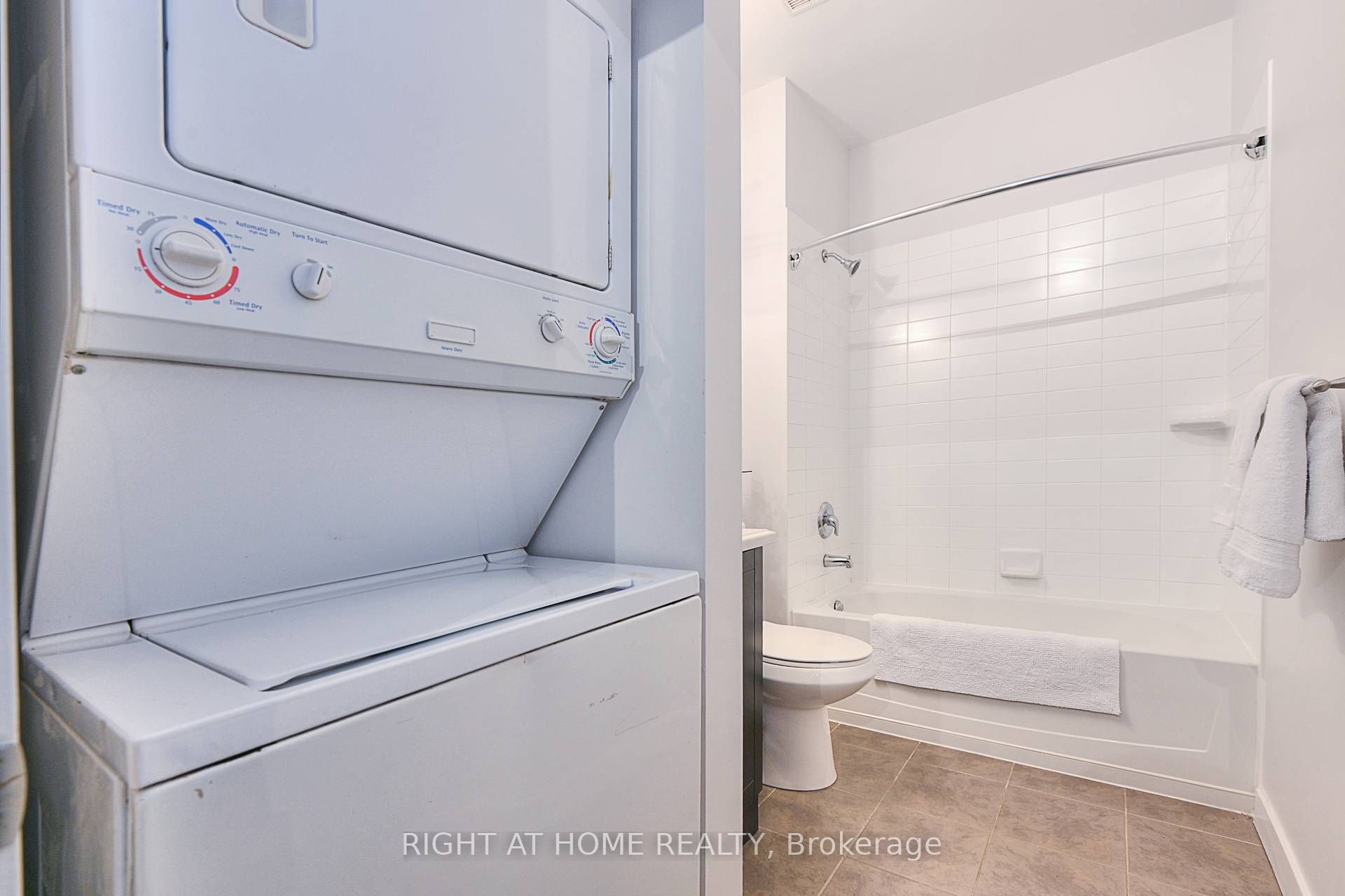 2 Fieldway Road 611, Toronto, ON M8Z 0B9