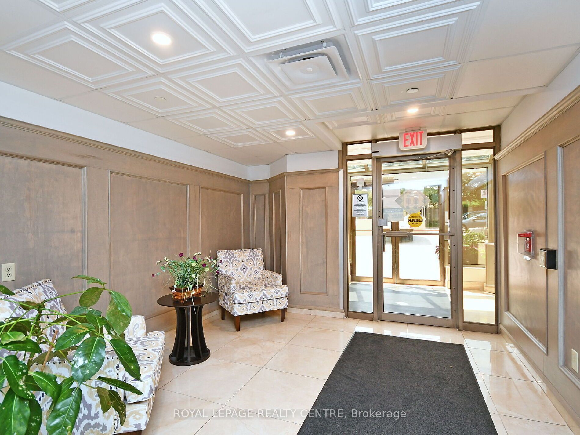25 Fairview Road W 807, Mississauga, ON L5B 3Y8