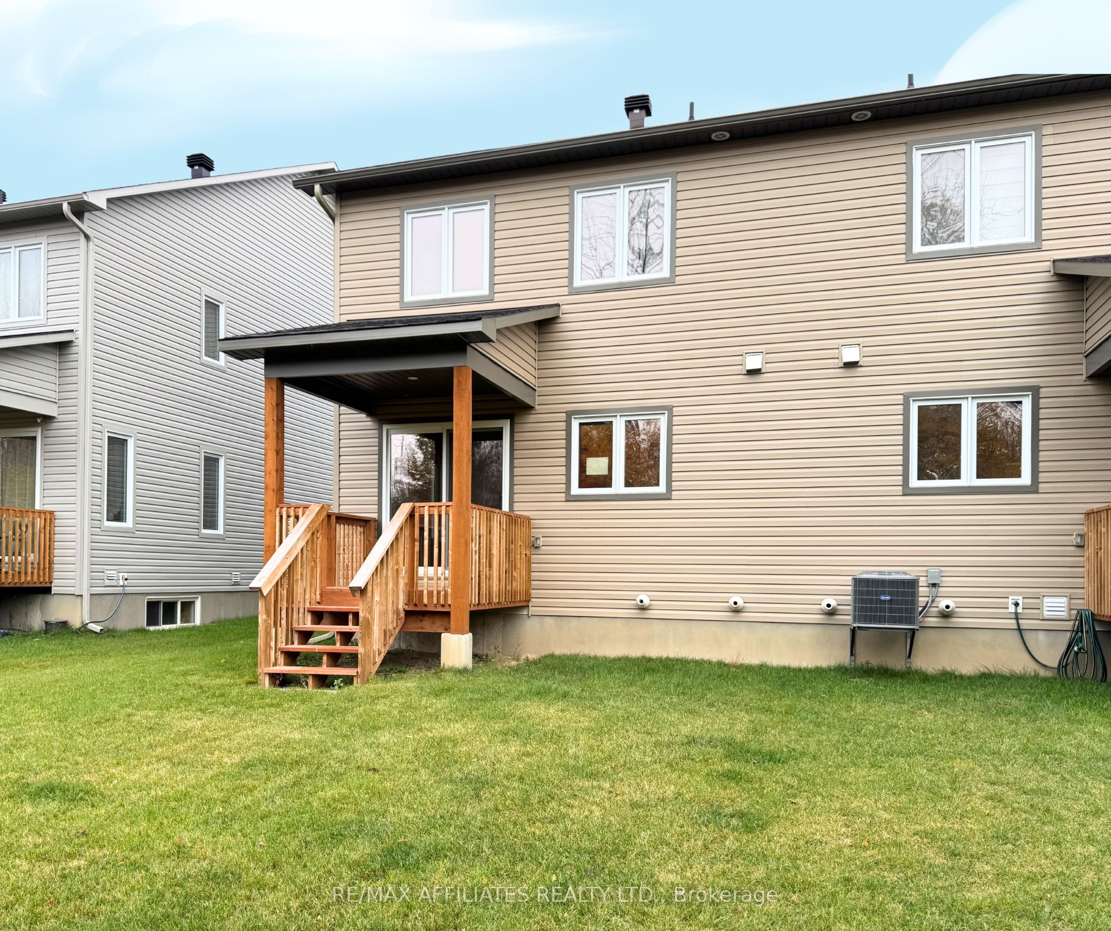 353 VOYAGEUR Place, Russell, ON K0A 1W0