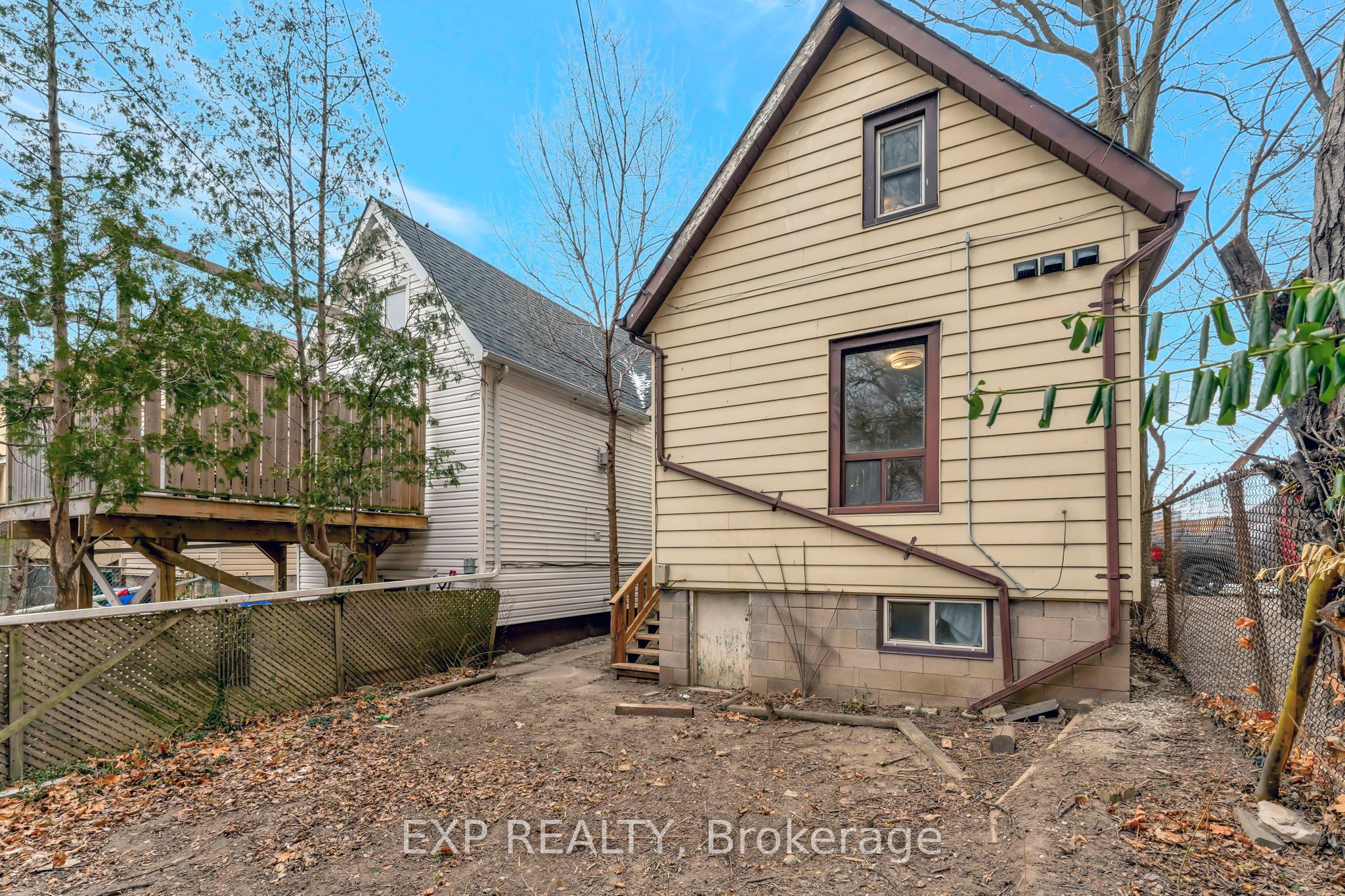 142 Sanford Avenue N, Hamilton, ON L8L 5Z5