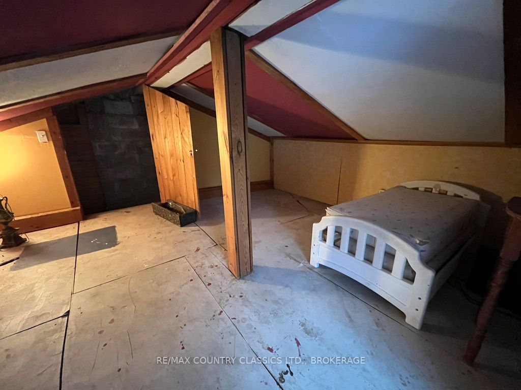 534 B Slate Falls Road, Addington Highlands, ON K0H 1L0