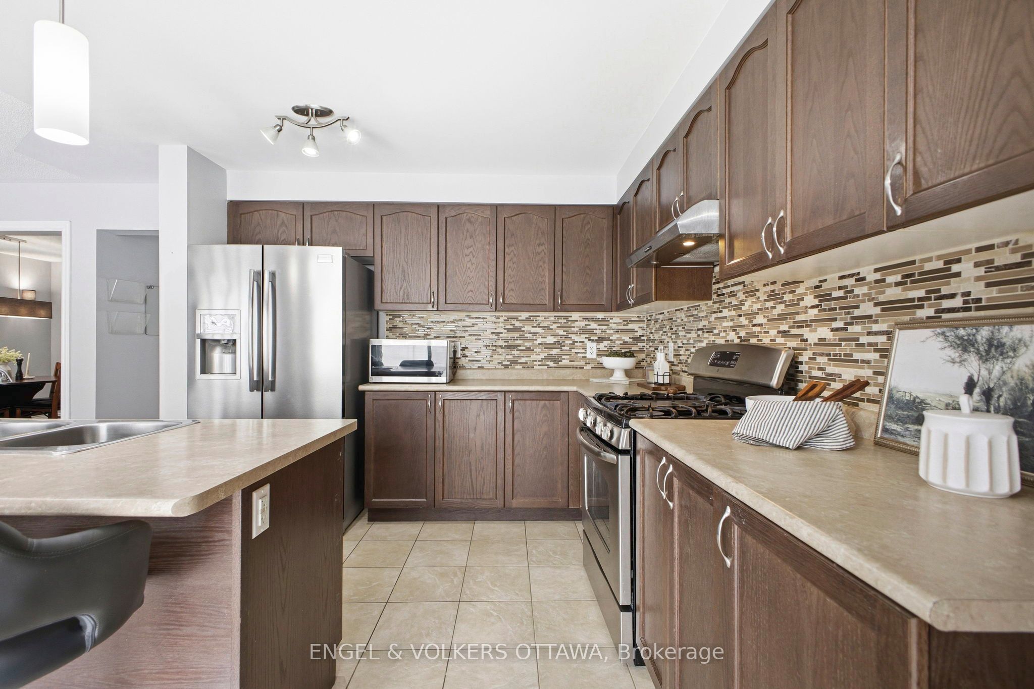 2206 Watercolours Way, Barrhaven, ON K2J 5J8
