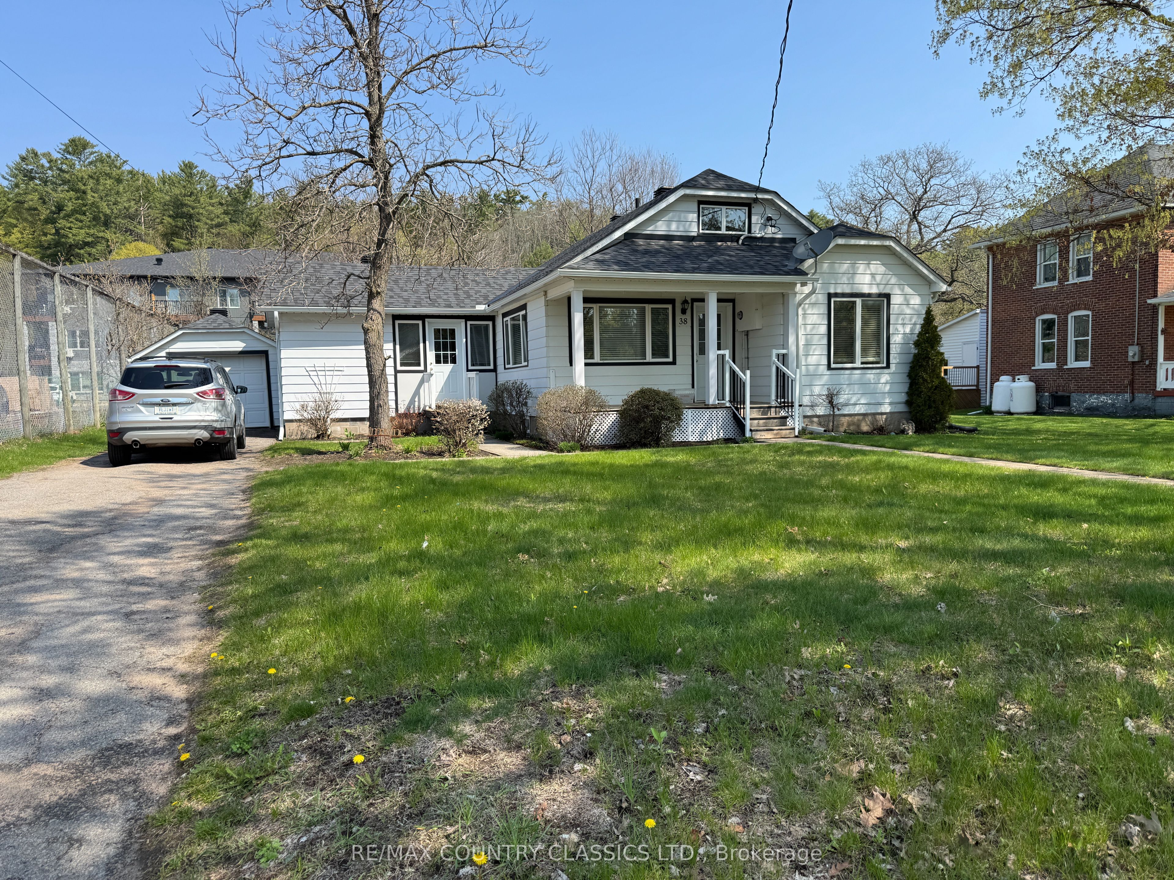 38 Flint Avenue, Bancroft, ON K0L 1C0