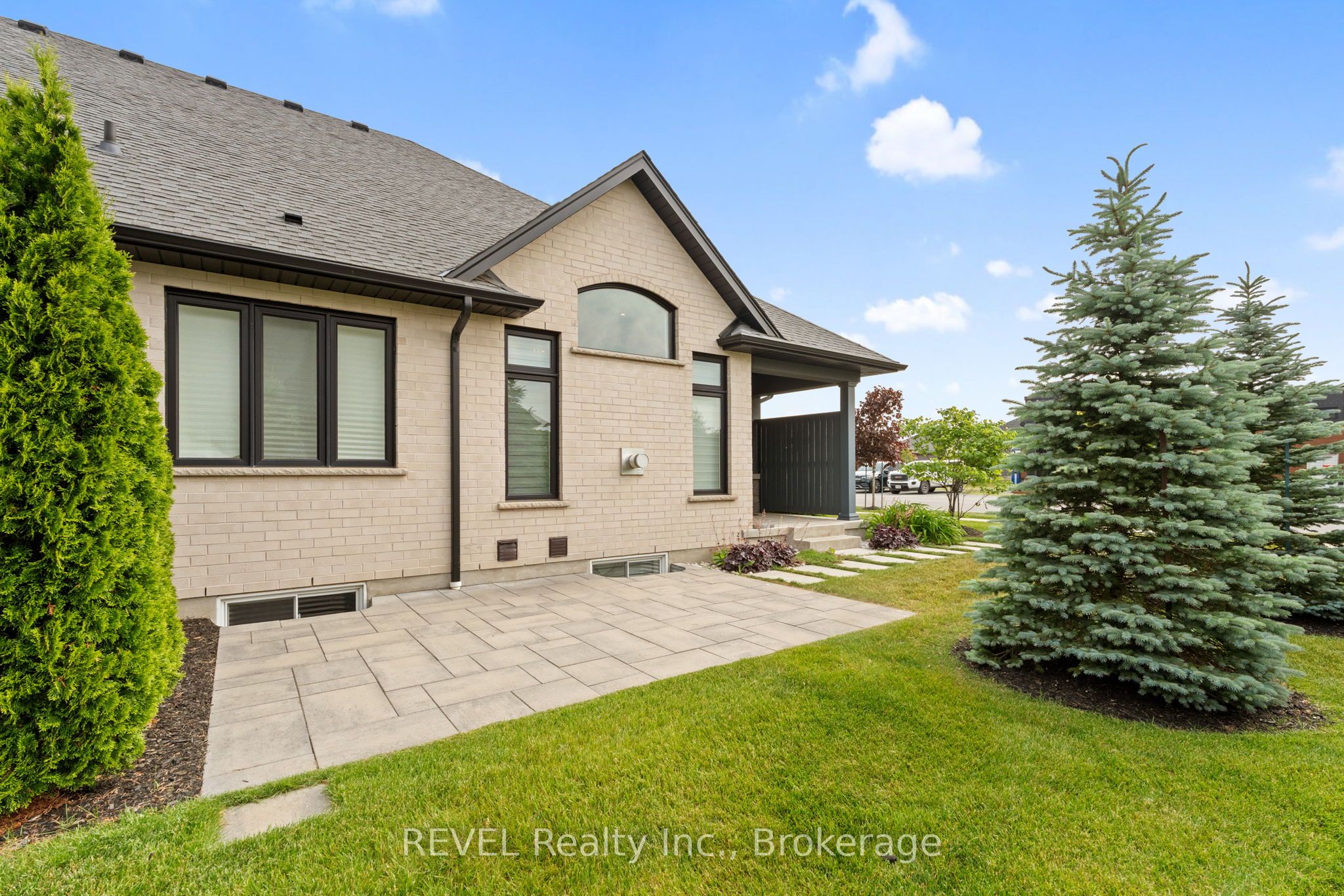 120 Carrick Trail, Welland, ON L3B 0E8