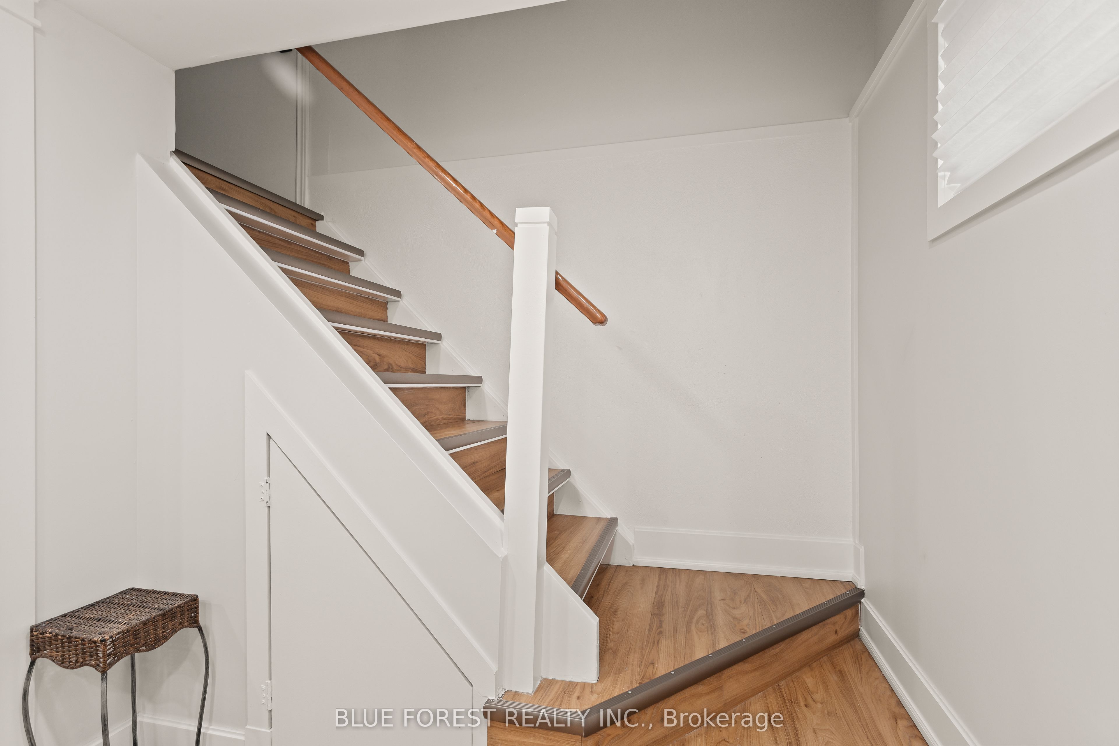 6742 James Street, London South, ON N6P 1A6