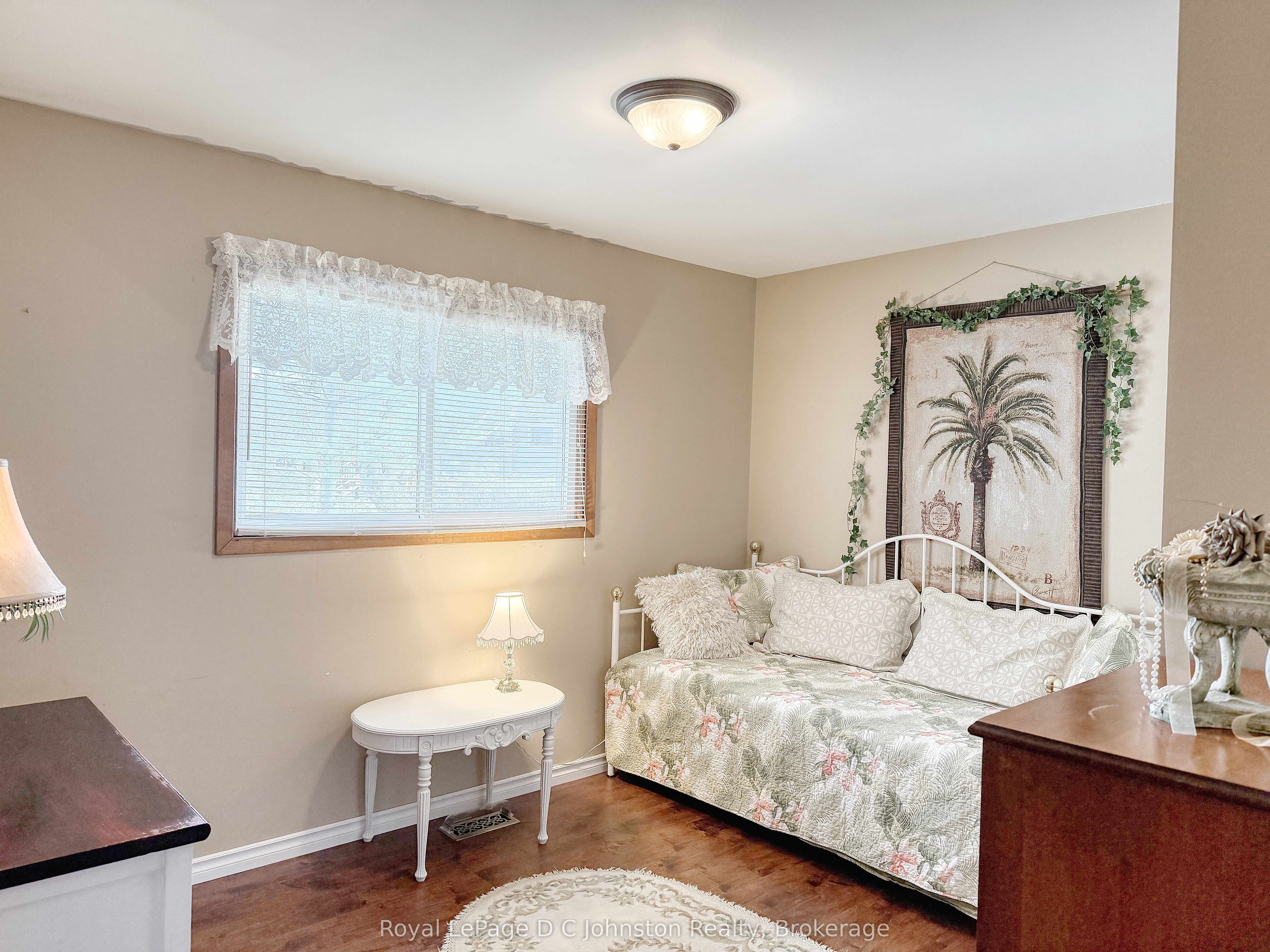 121 Edward Street, Saugeen Shores, ON N0H 2L0