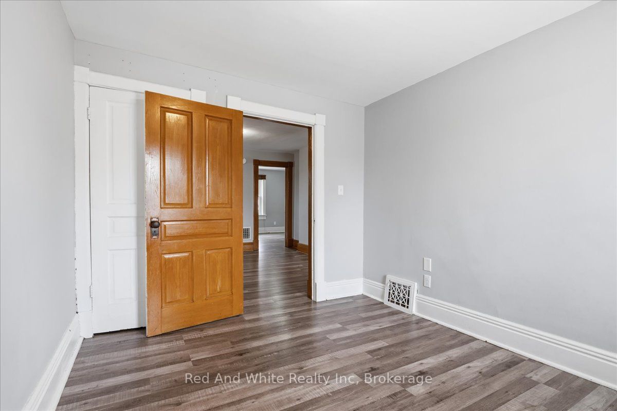 12 Todd Street, Cambridge, ON N1R 1G5