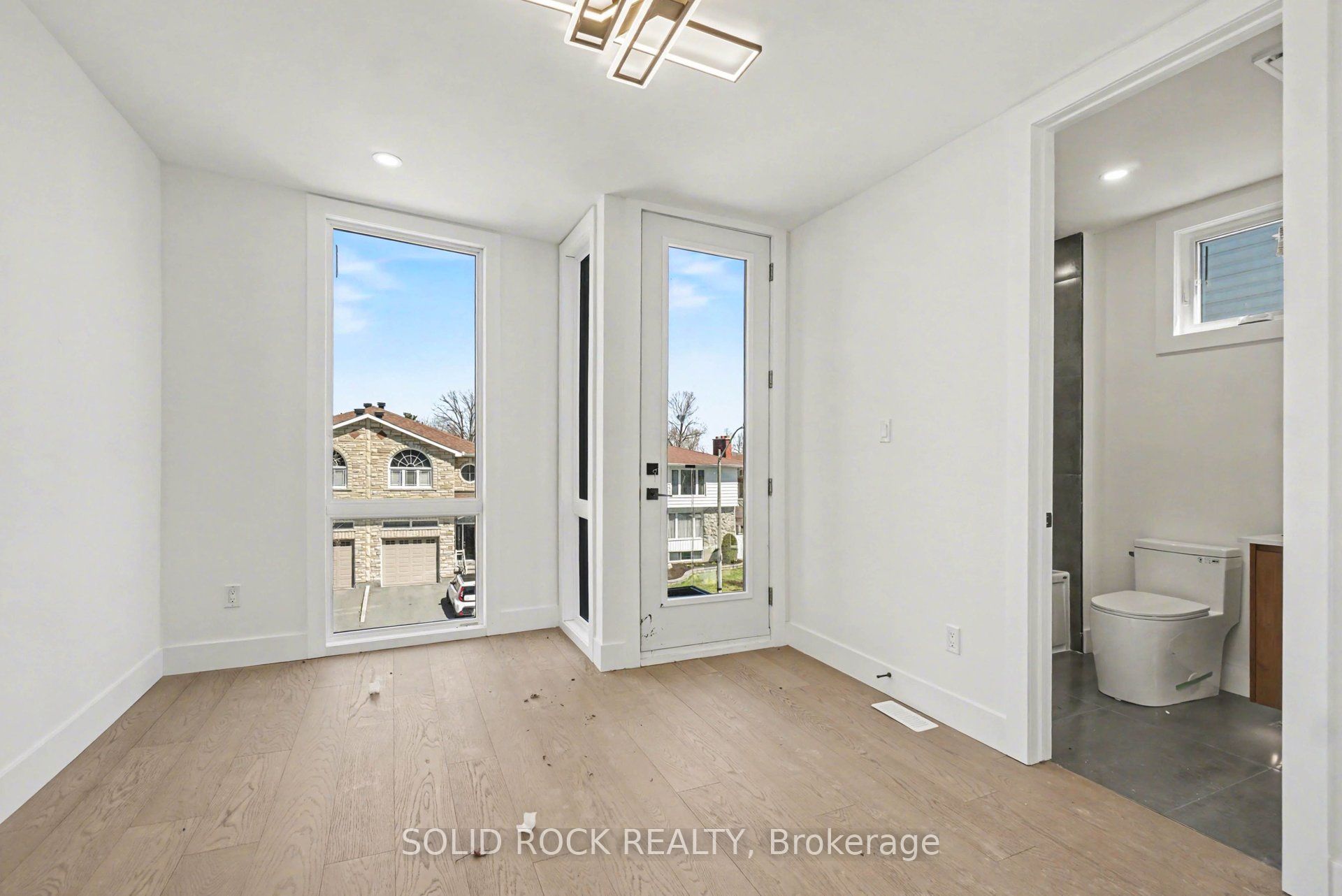 828 Alpine Avenue, Britannia Heights - Queensway Terrace N and Area, ON K2B 5R6