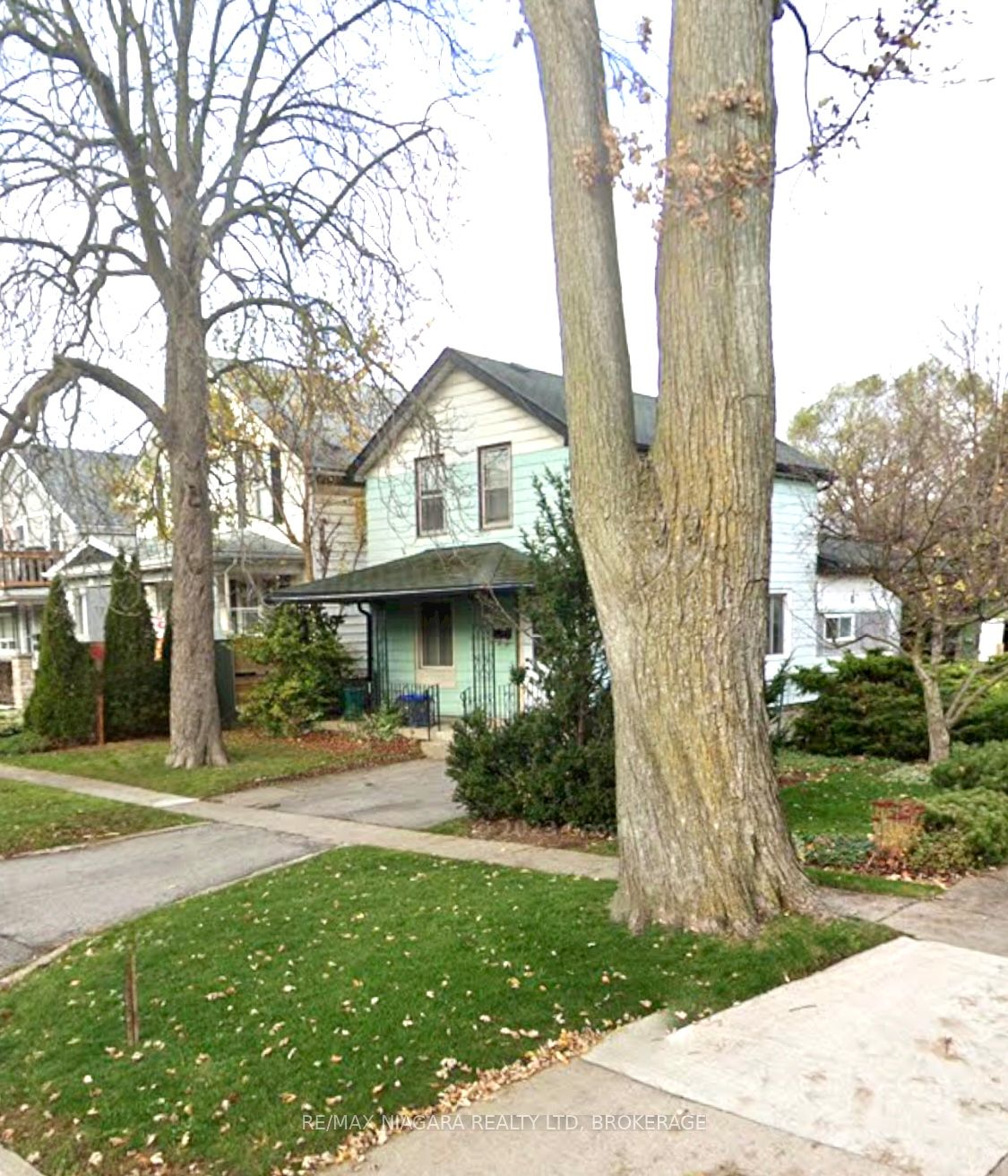 28 Regent Street, Thorold, ON L2V 1T3