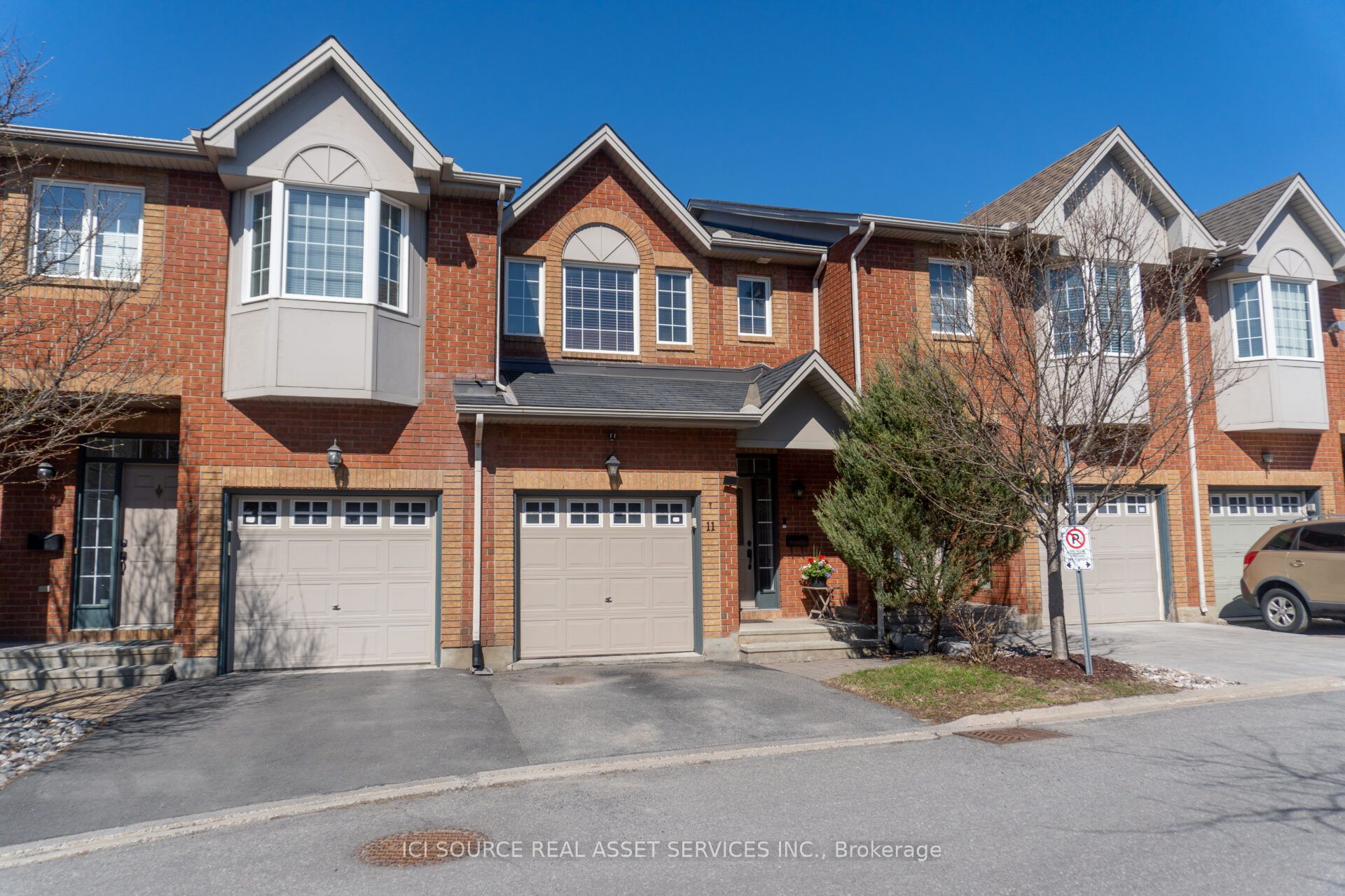 11 Great Oak Private, Alta Vista and Area, ON K1G 6P7