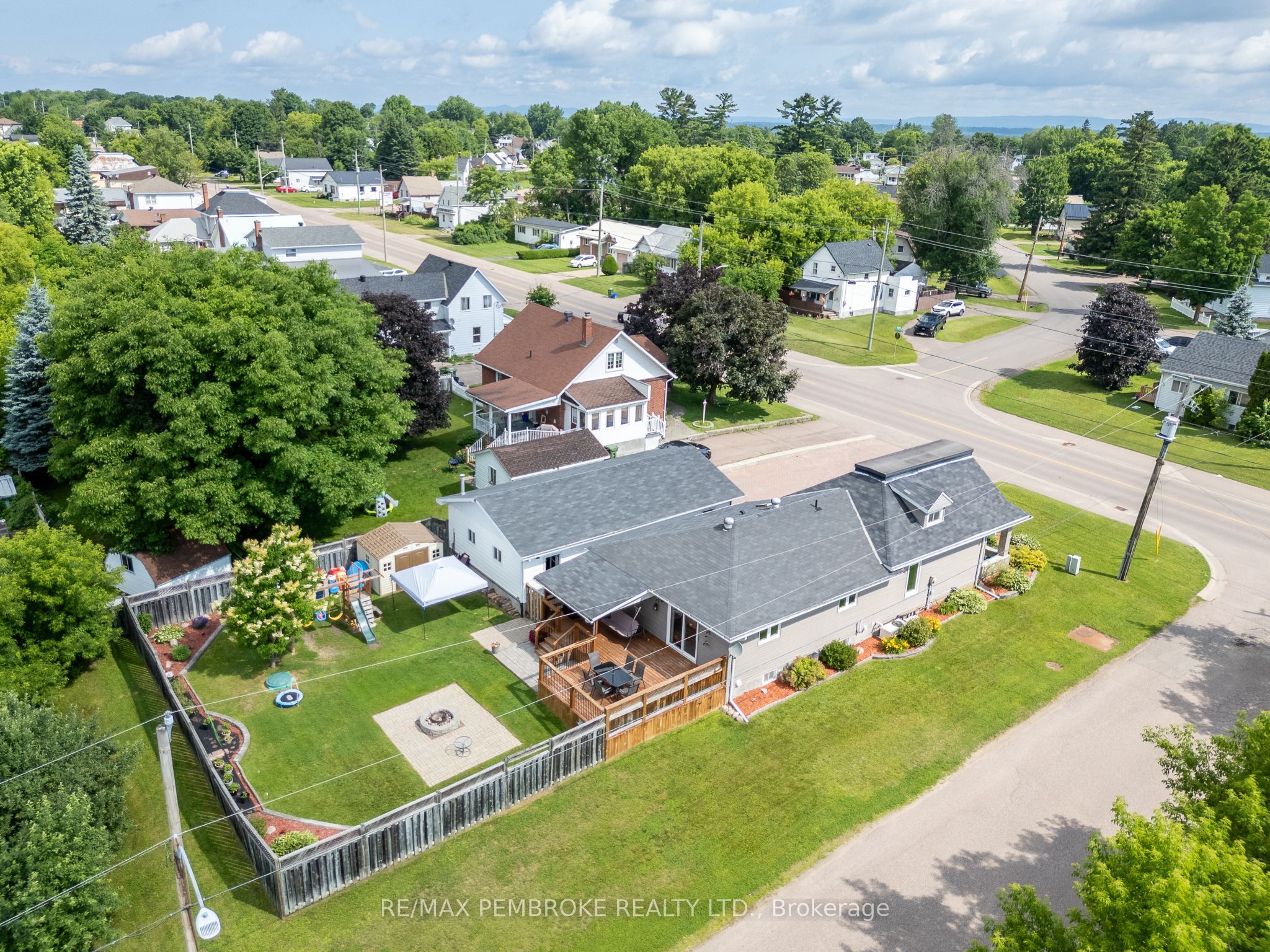 560 Boundary Road E, Laurentian Valley, ON K8A 6M3