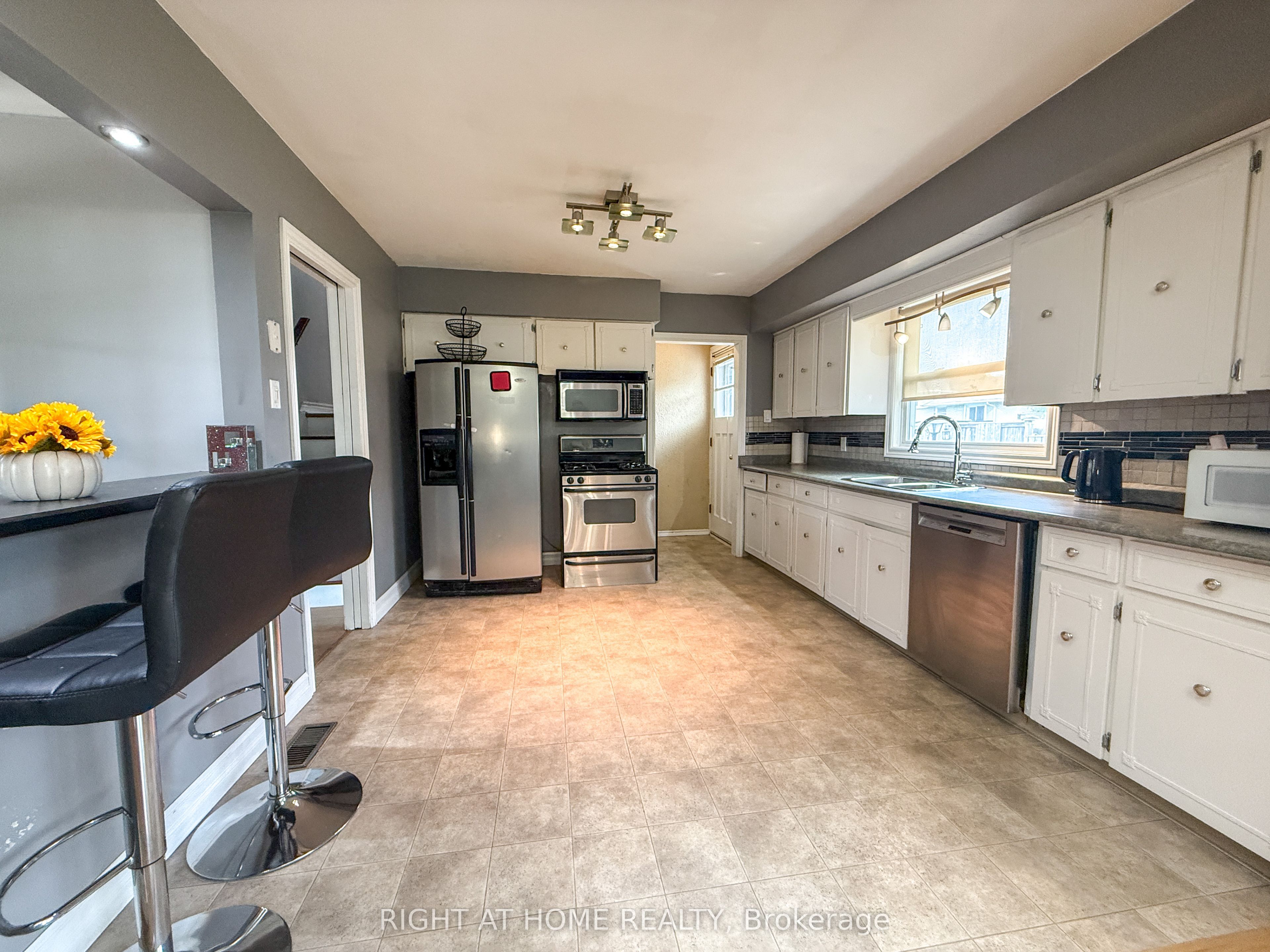 1508 Len Avenue, Sarnia, ON N7S 3N1