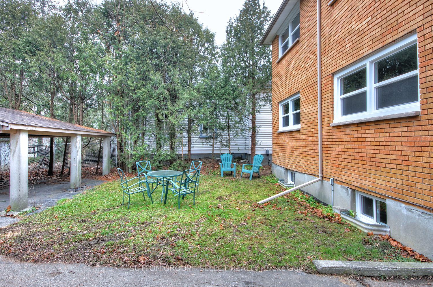 196 Emery Street E, London South, ON N6C 2E2