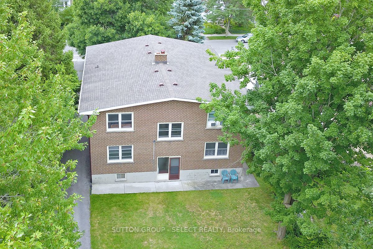 230 Emery Street E, London South, ON N6C 2E2