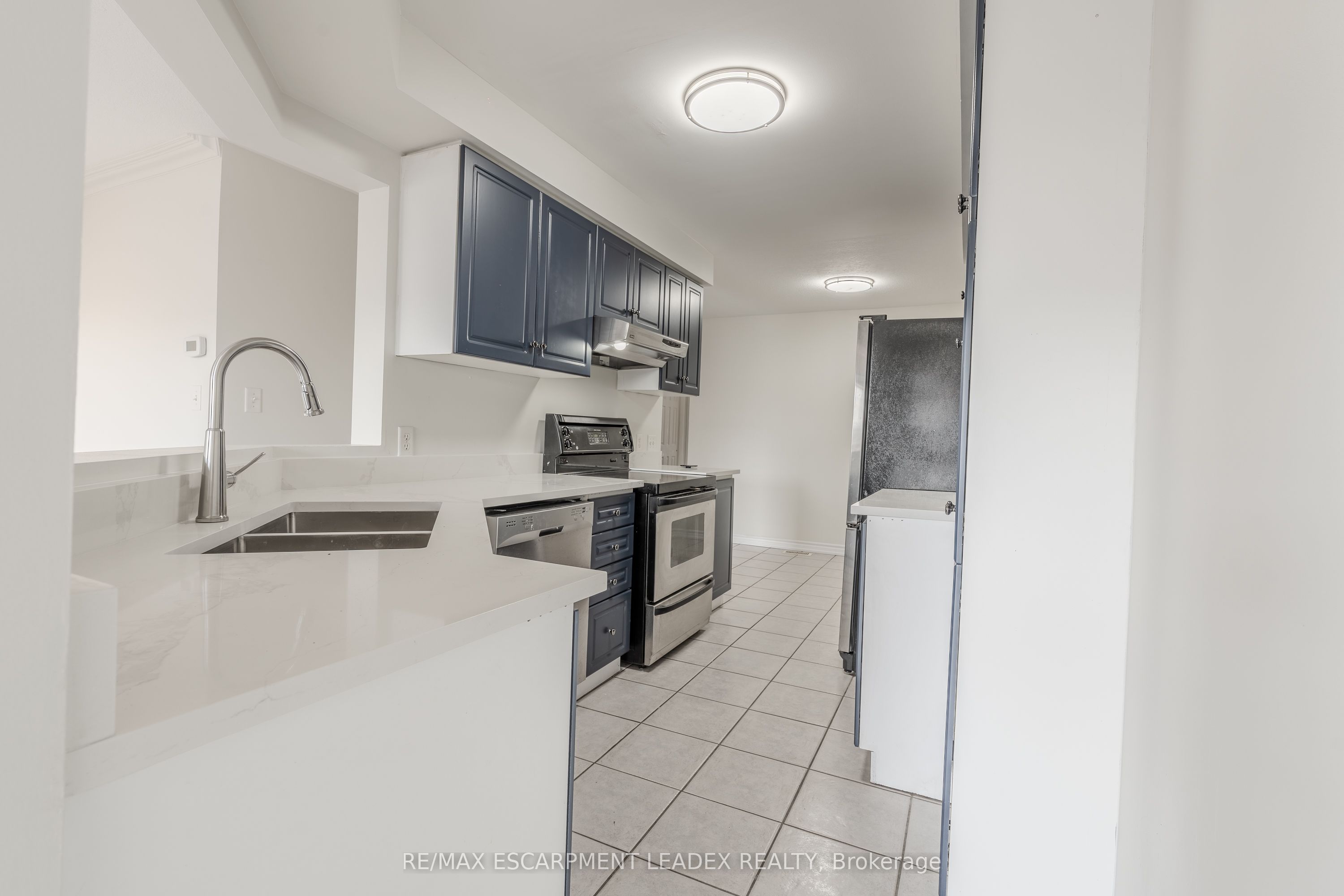 171 HIGHBURY Drive 2, Hamilton, ON L8J 3Y9