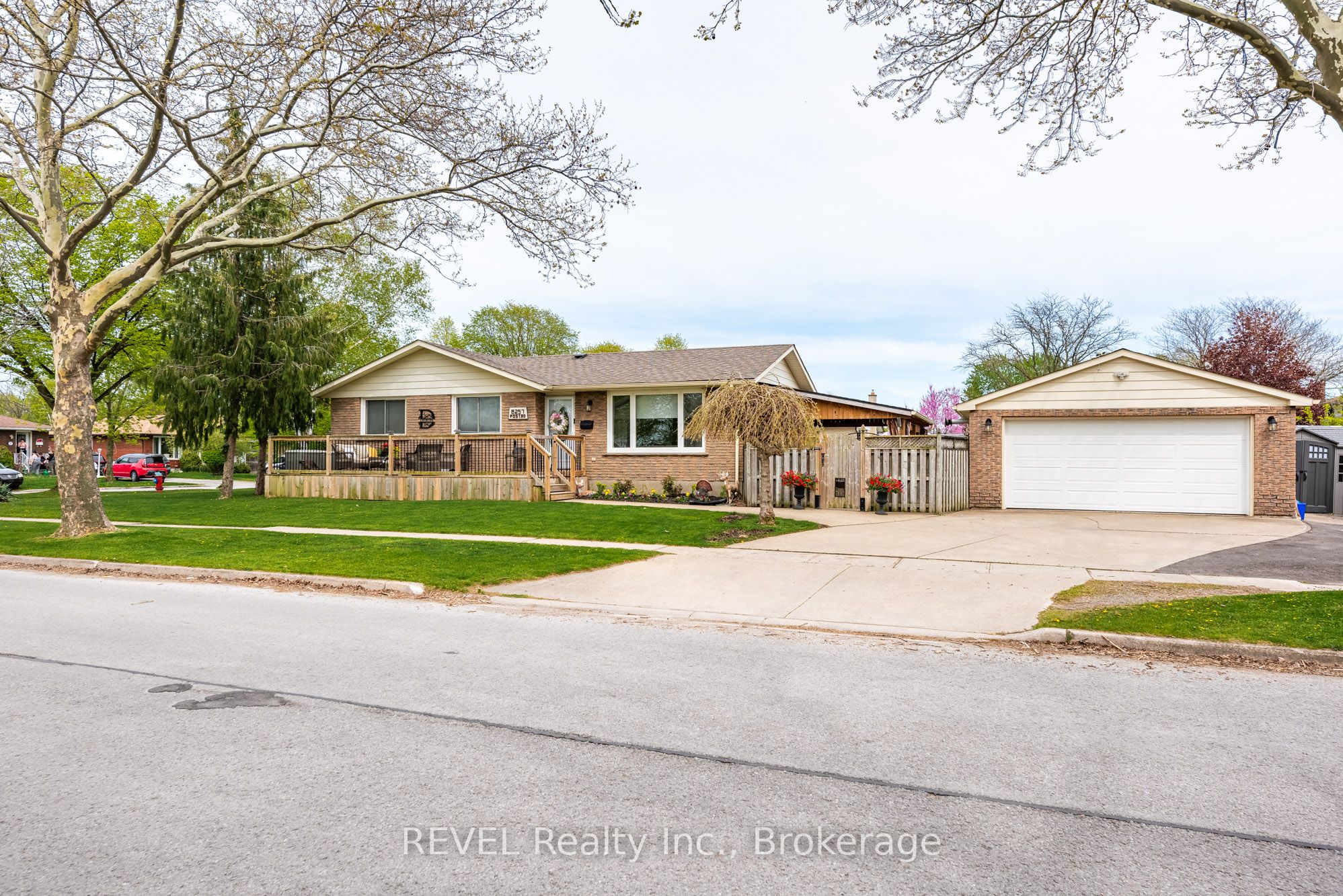 8257 Post Road, Niagara Falls, ON L2H 2E5