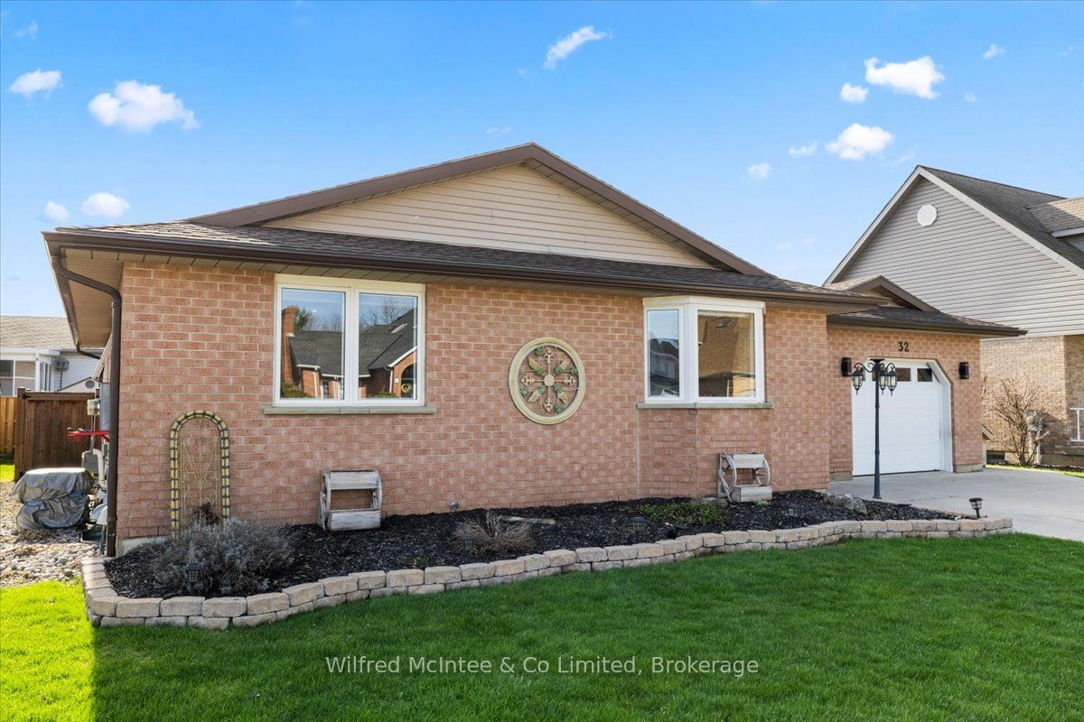 32 West River Road, Brockton, ON N0G 2V0