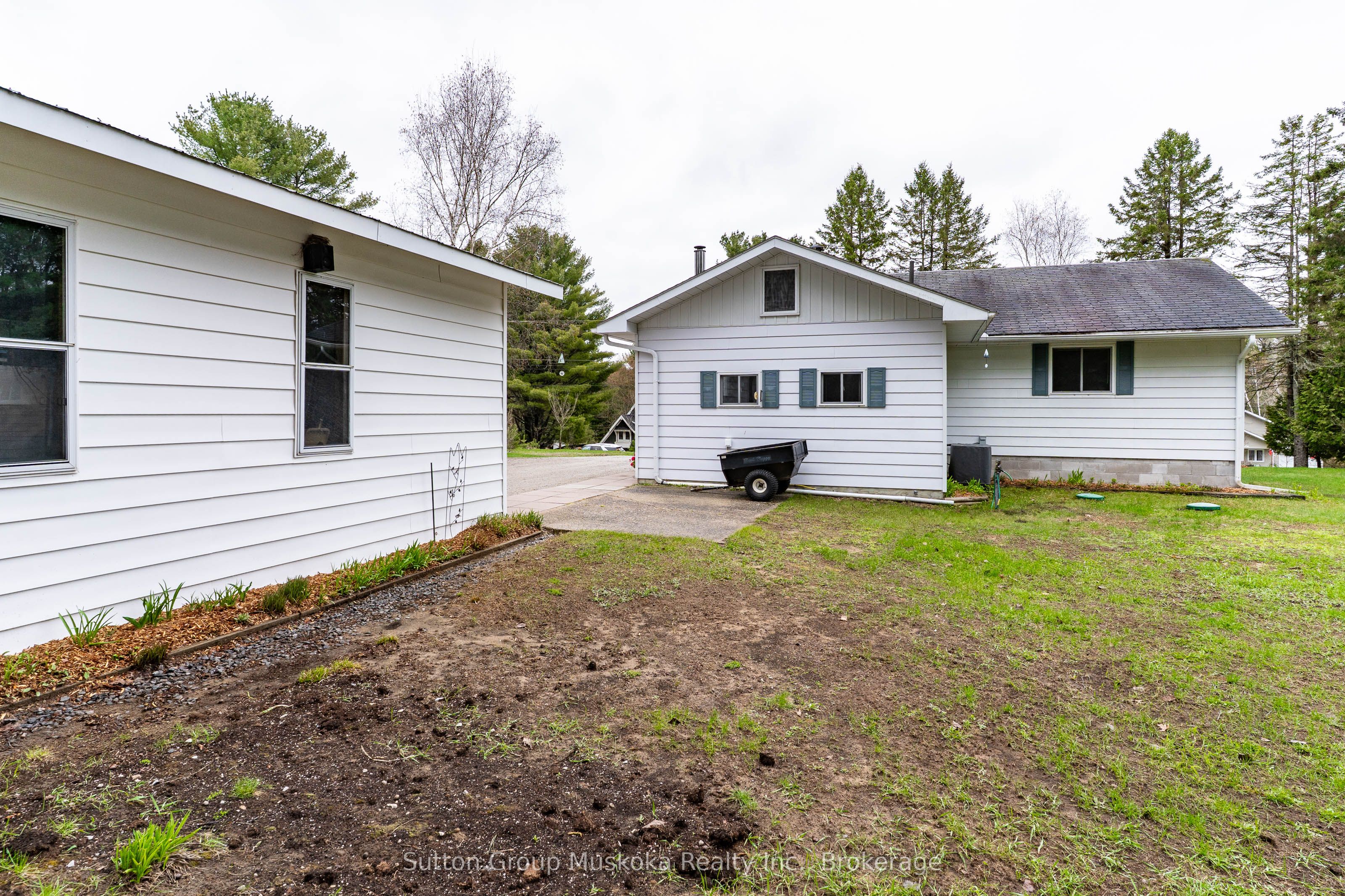 64 Spruce Drive, Huntsville, ON P0B 1L0