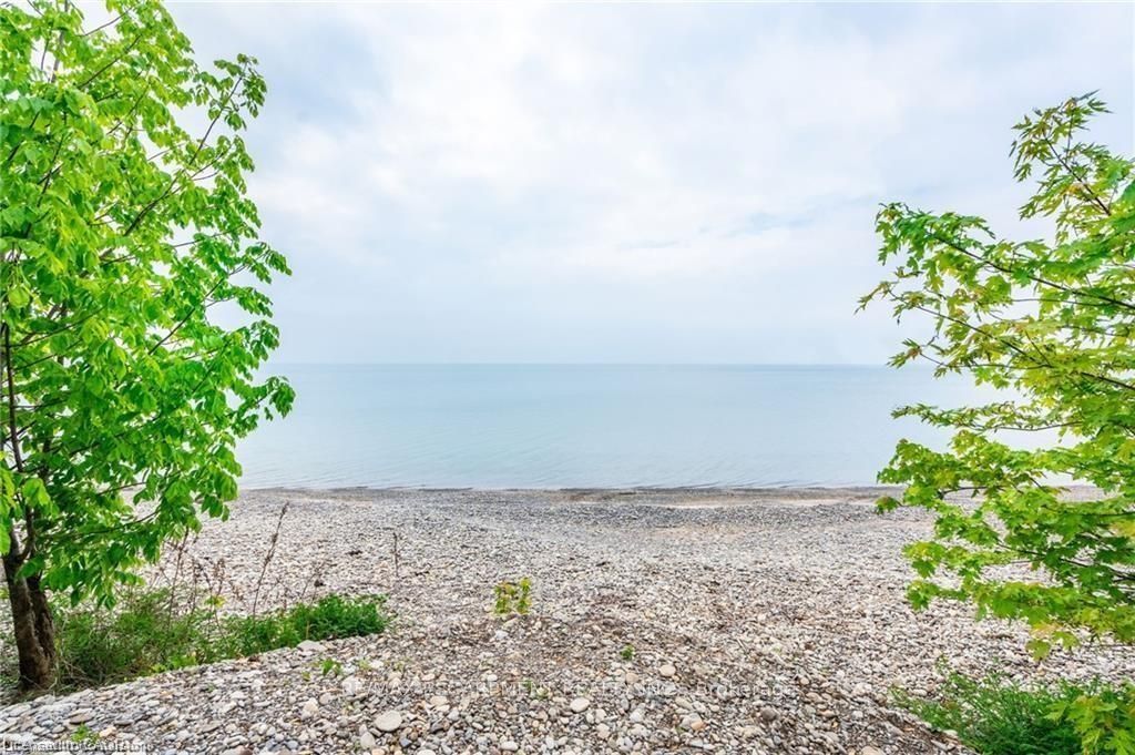 8 Beach Road, Haldimand, ON N0A 1K0