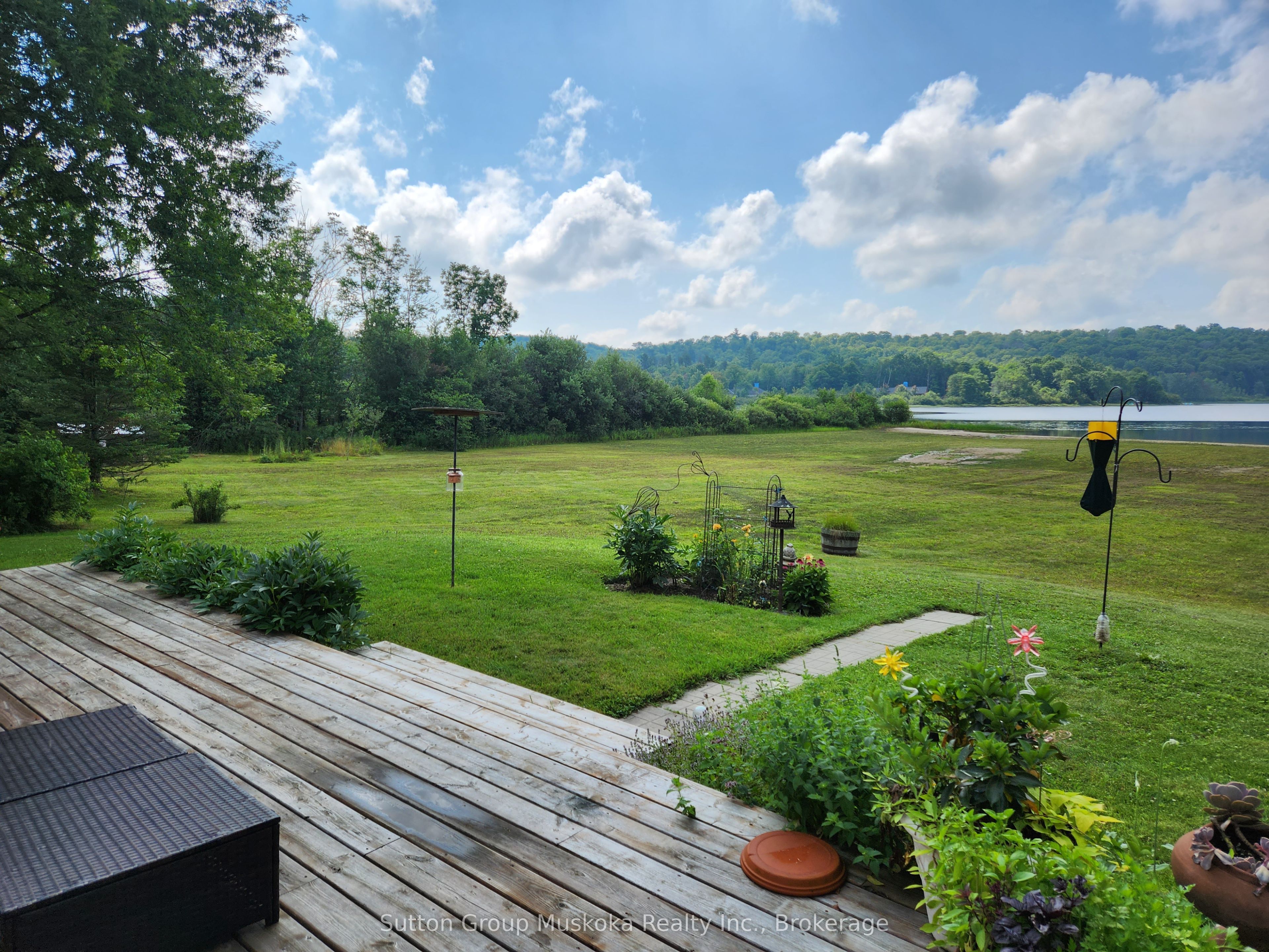 435 North Deer Lake Road, Huntsville, ON P0B 1L0