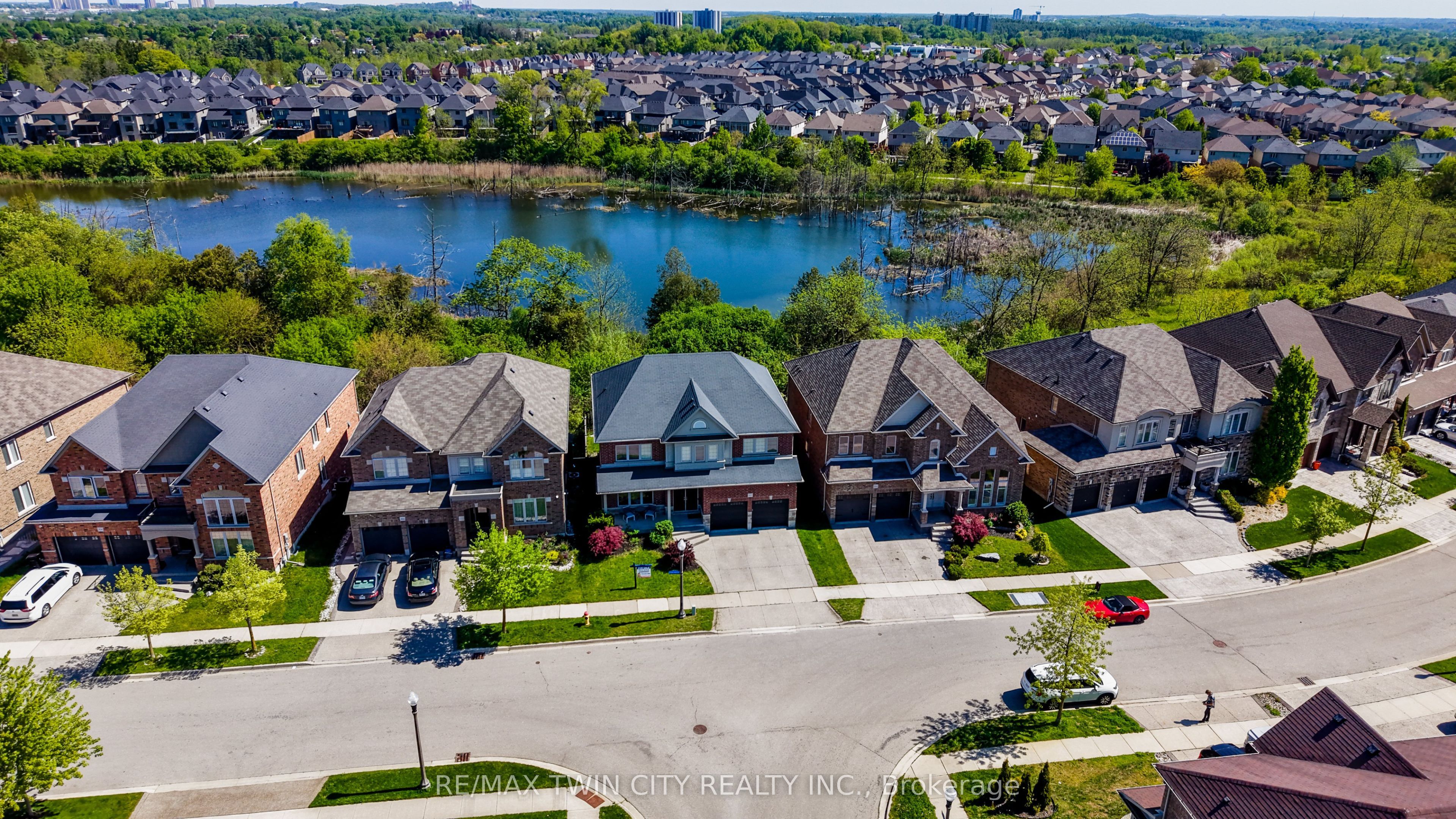 268 EVENS POND Crescent, Kitchener, ON N2R 0B8