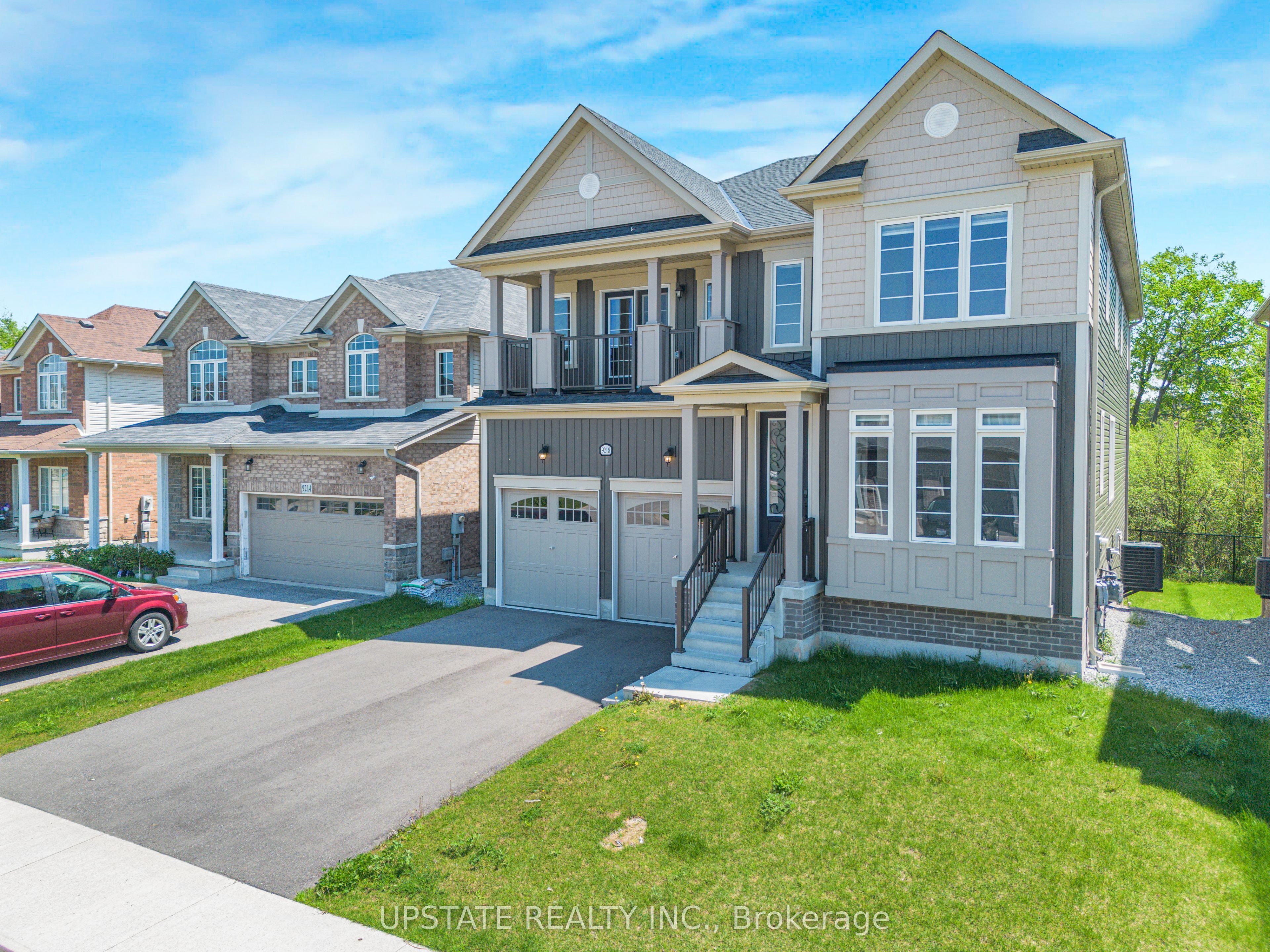 9218 White Oak Avenue N, Niagara Falls, ON L2G 0E9