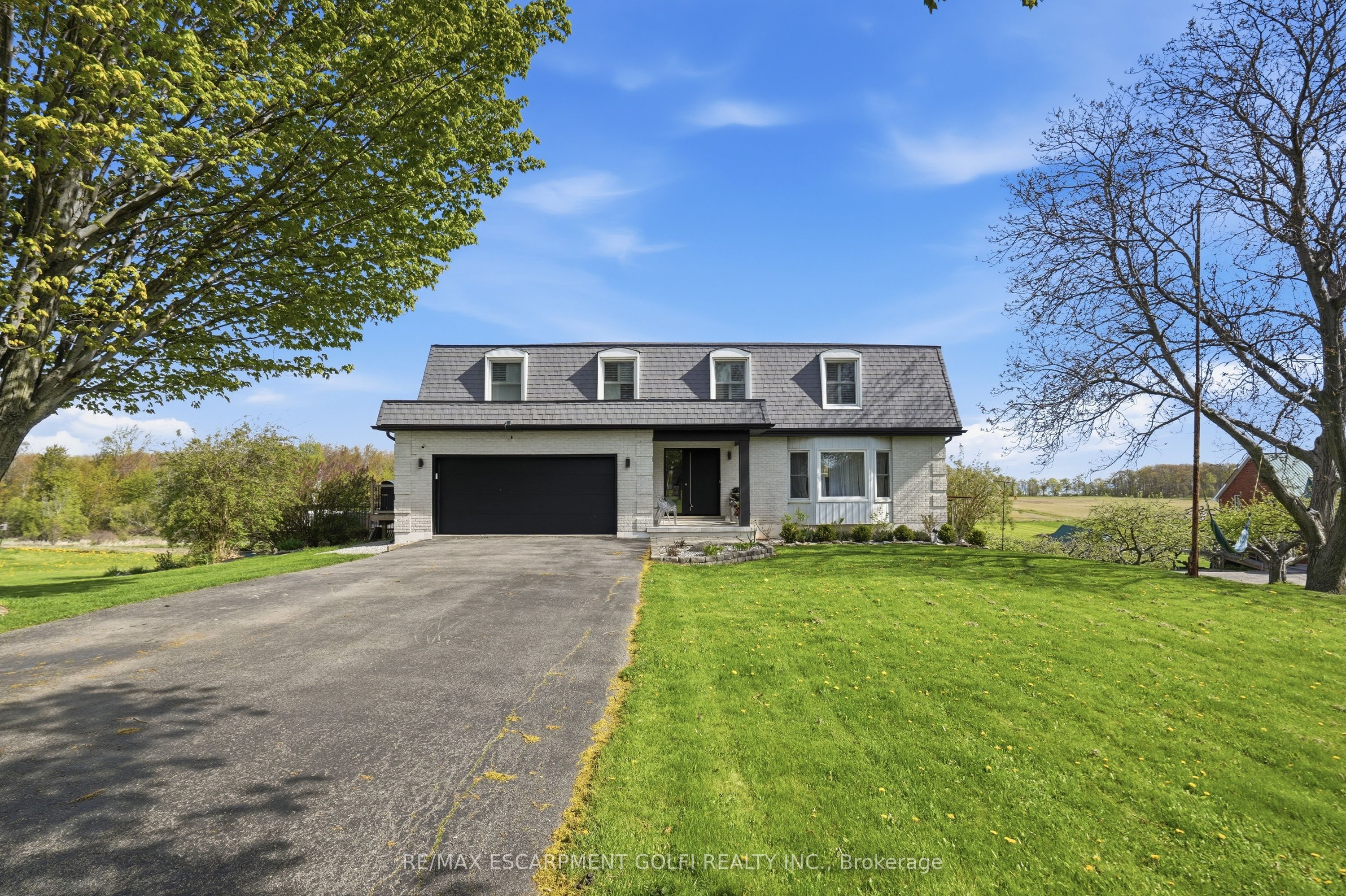 296 Ridge Road W, Grimsby, ON L3M 4E7