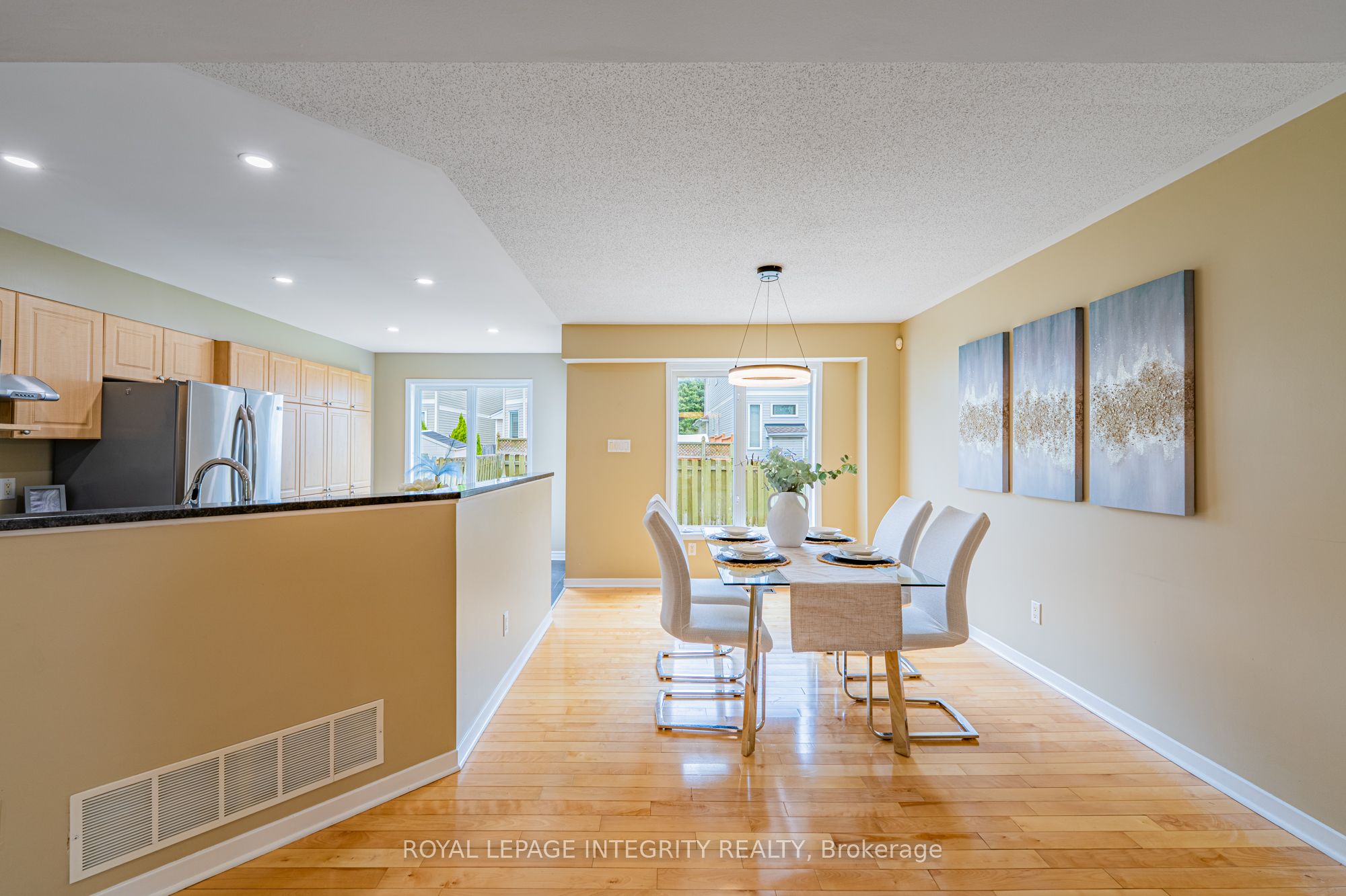 1213 CLYDE Avenue, Carlington - Central Park, ON K2C 1Y3