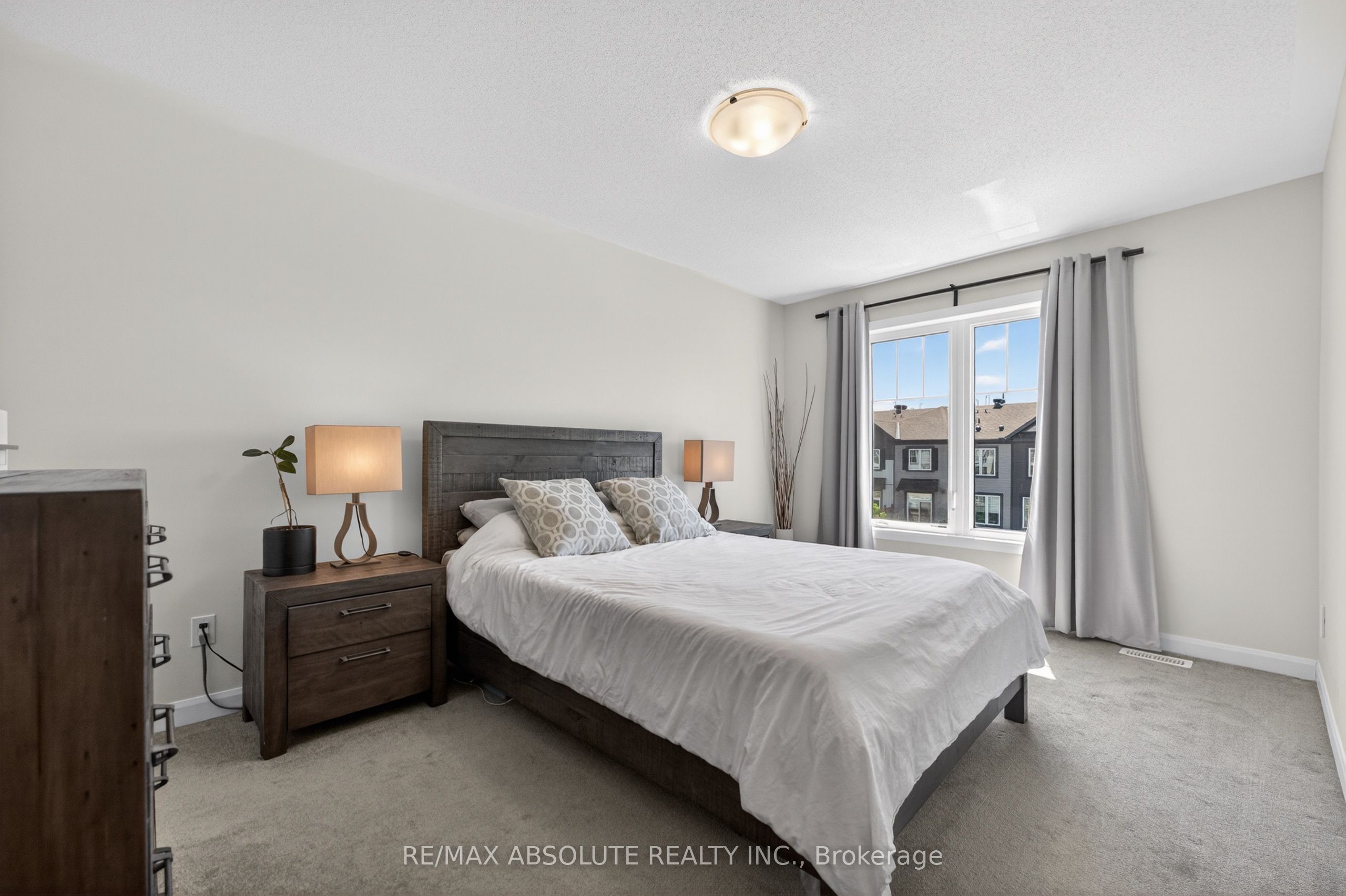 912 Lixnaw Court, Barrhaven, ON K2C 3H2