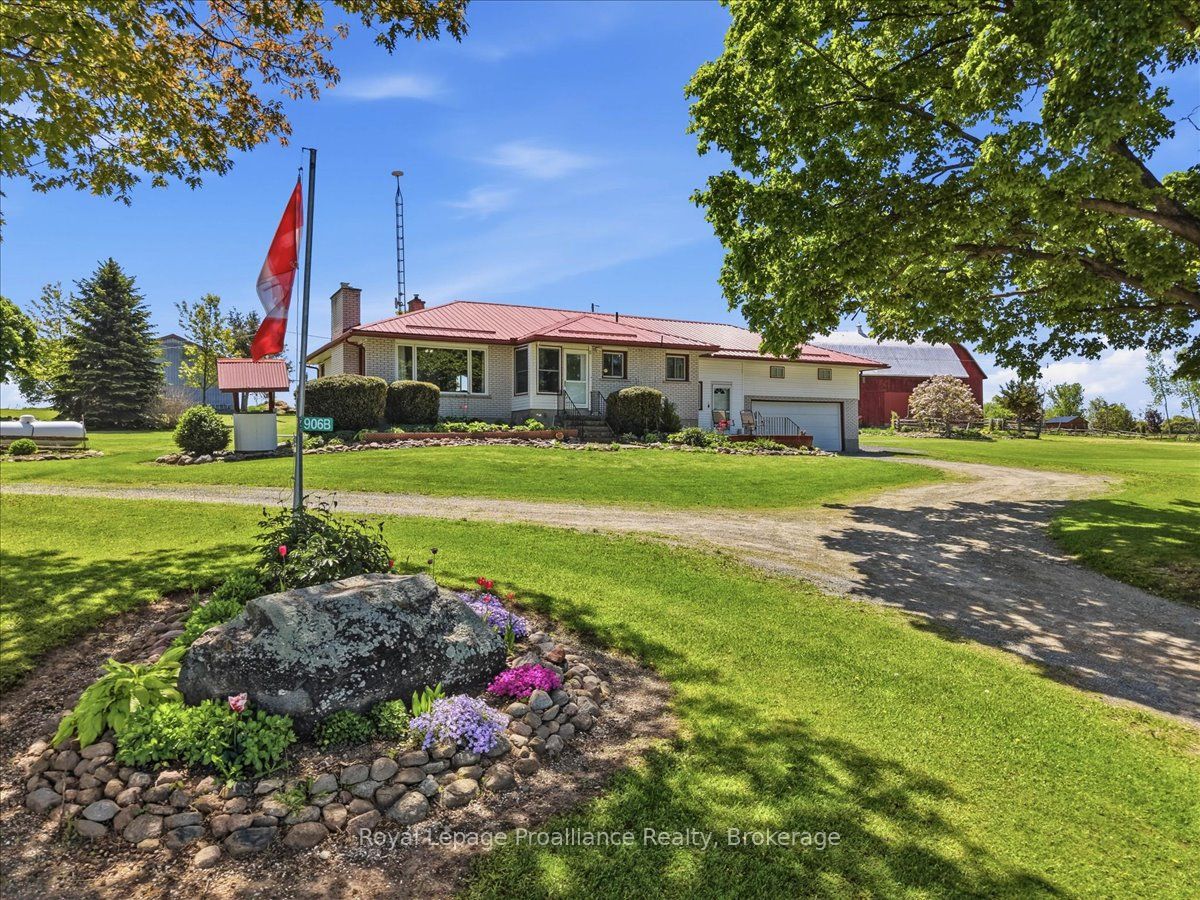 906 N Big Island Road, Prince Edward County, ON K0K 1W0