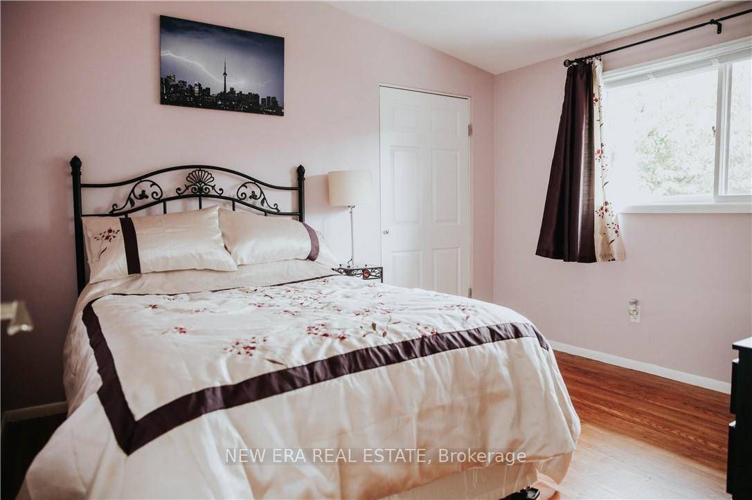 1 Vera Court, Hamilton, ON L8K 4G7
