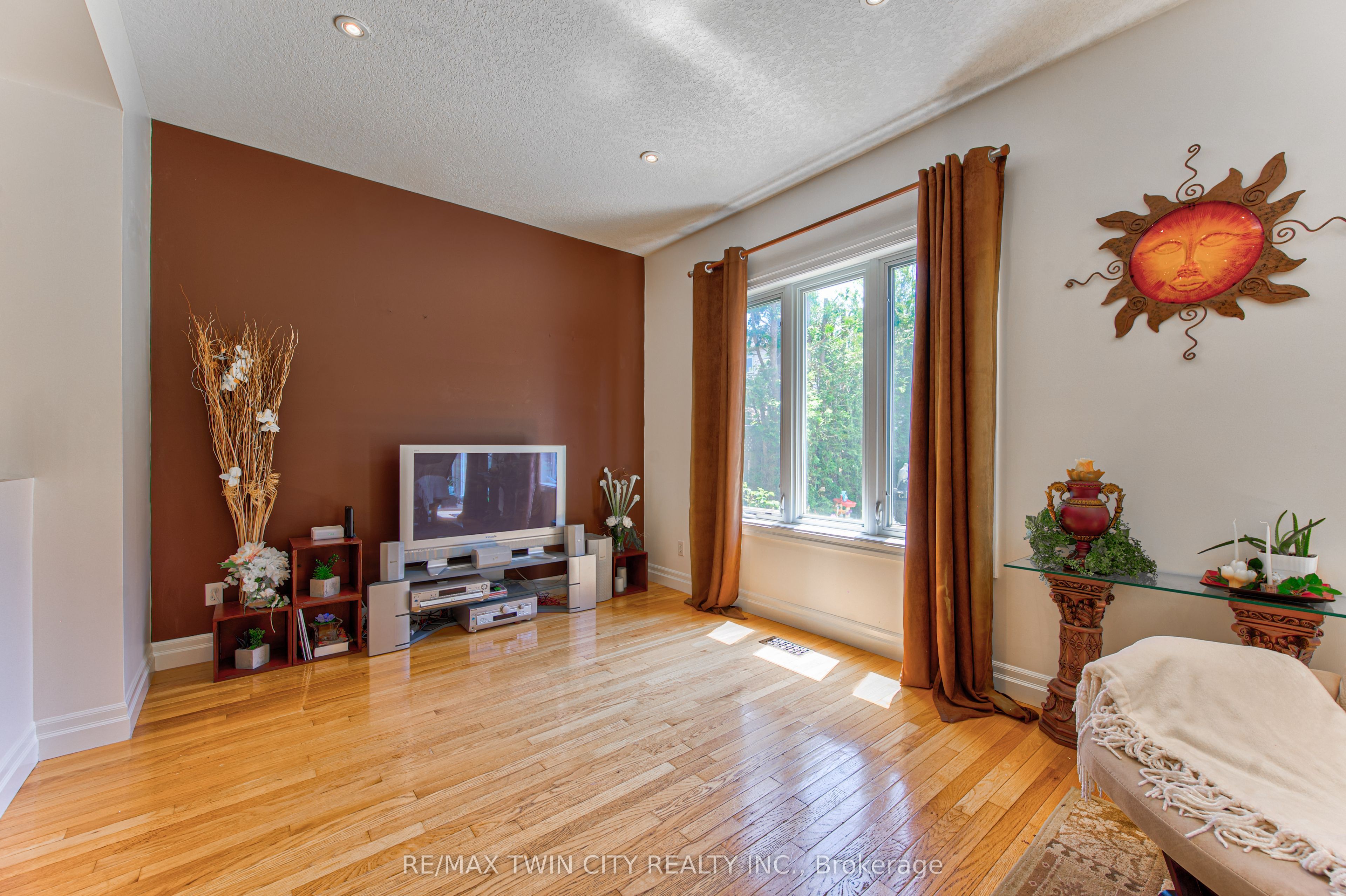 87 Steepleridge Street, Kitchener, ON N2P 2W3
