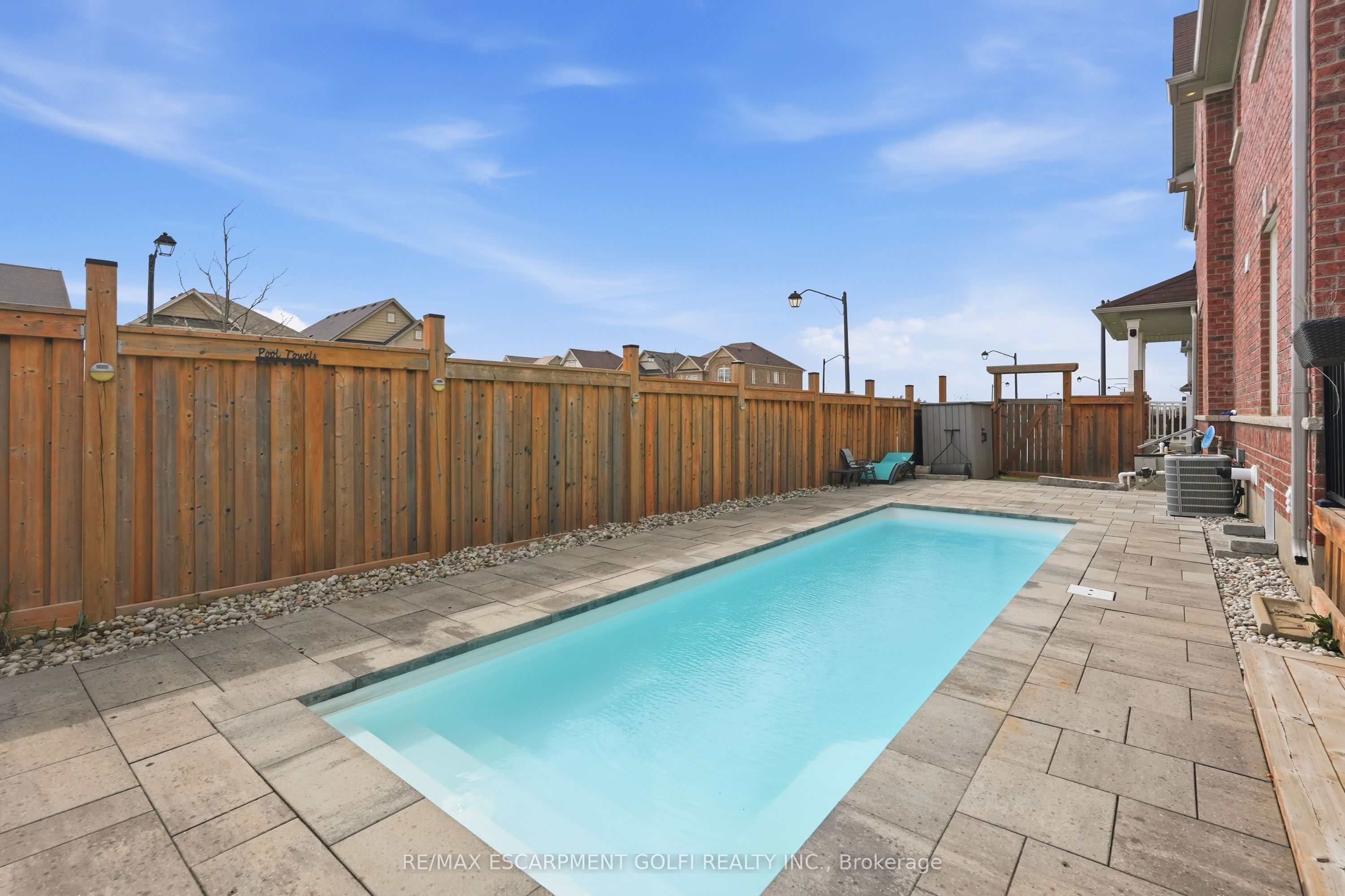 211 Odonnel Drive, Hamilton, ON L0R 1C0
