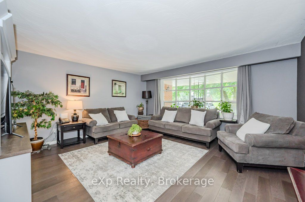 8 Malvern Crescent, Guelph, ON N1L 1G8