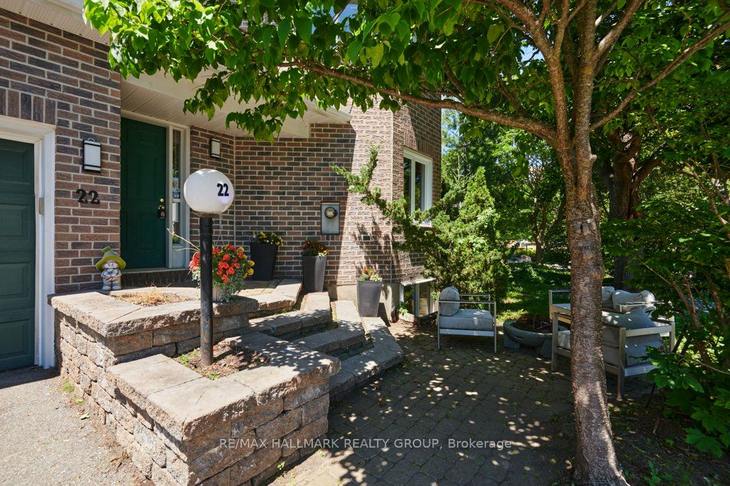 22 Terrace Drive, Bells Corners and South to Fallowfield, ON K2H 9N2