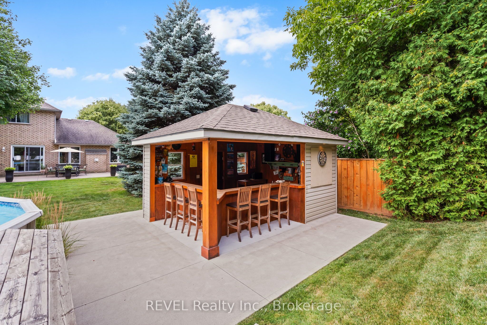 98 Debora Drive, Grimsby, ON L3M 4J3