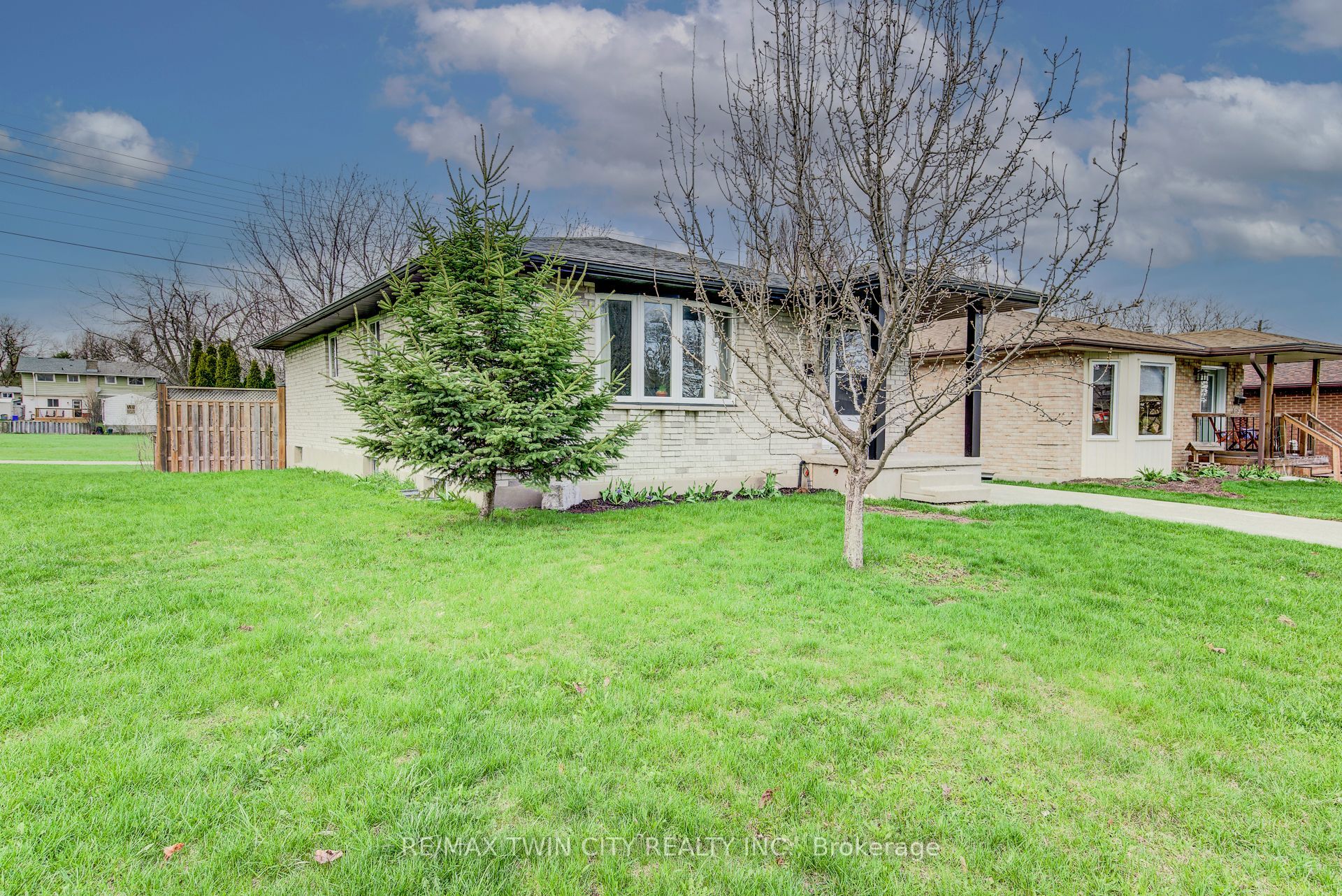 183 Dinison Crescent, Kitchener, ON N2E 2S6