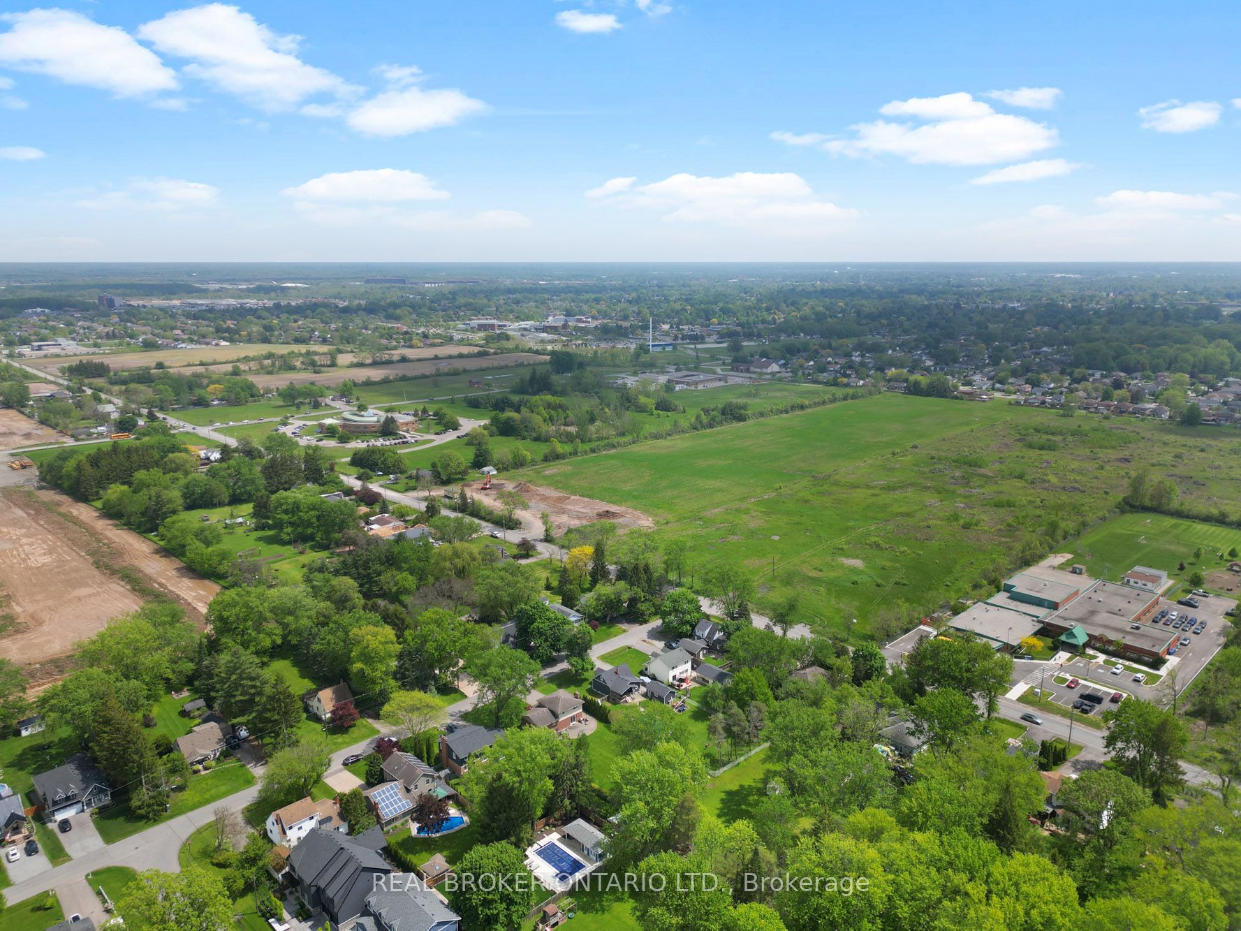 17 Montgomery Road, Welland, ON L3C 2Y2