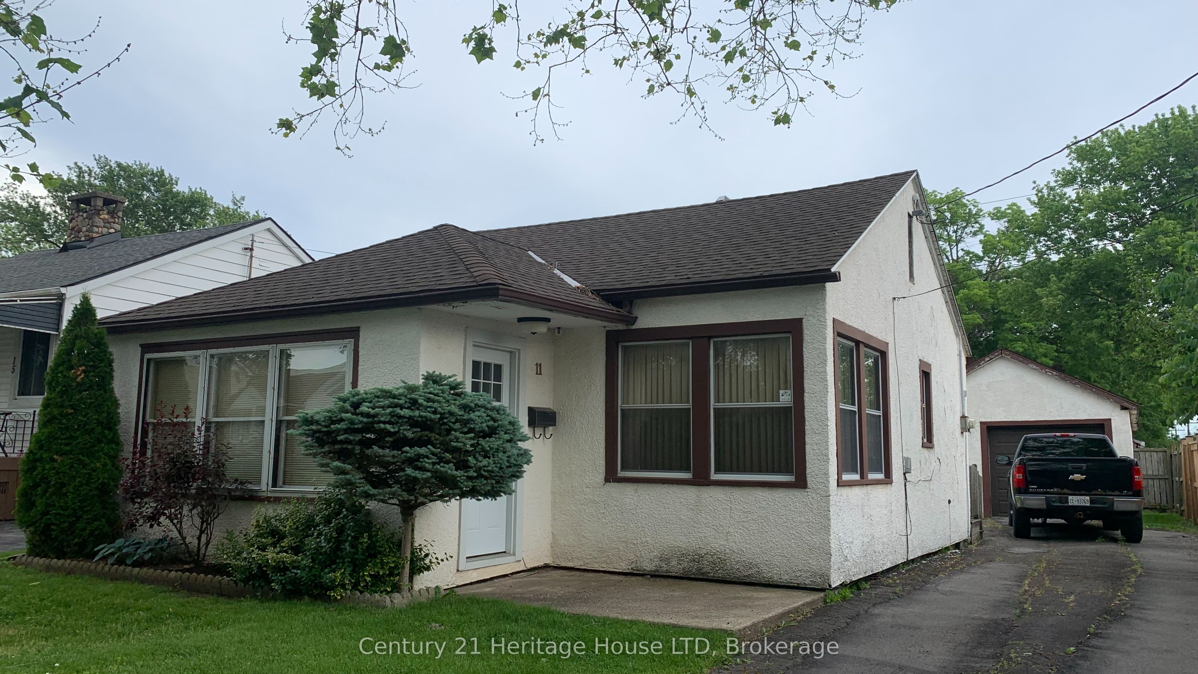 11 Achilles Avenue, Welland, ON L3B 4S3