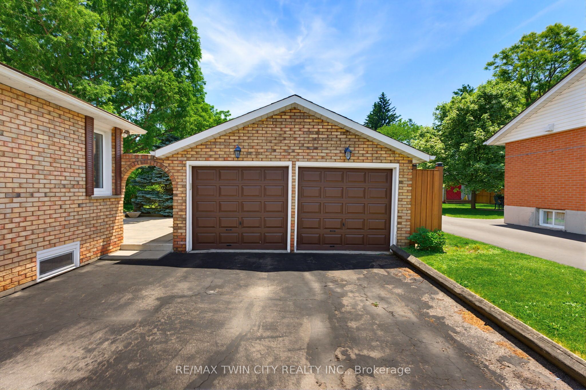 22 Dunsdon Street, Brantford, ON N3R 3J3
