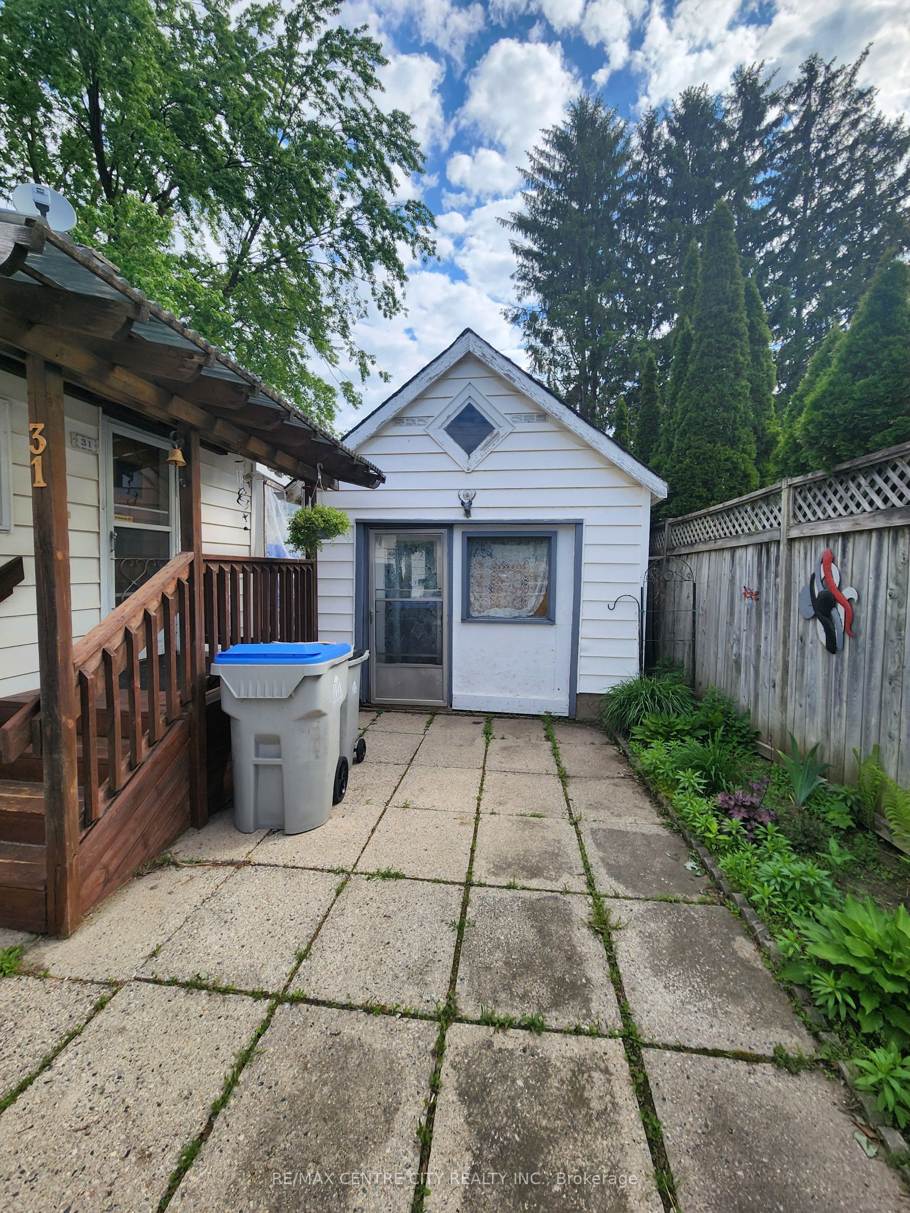31 Queen Street, Strathroy-Caradoc, ON N7G 2H5