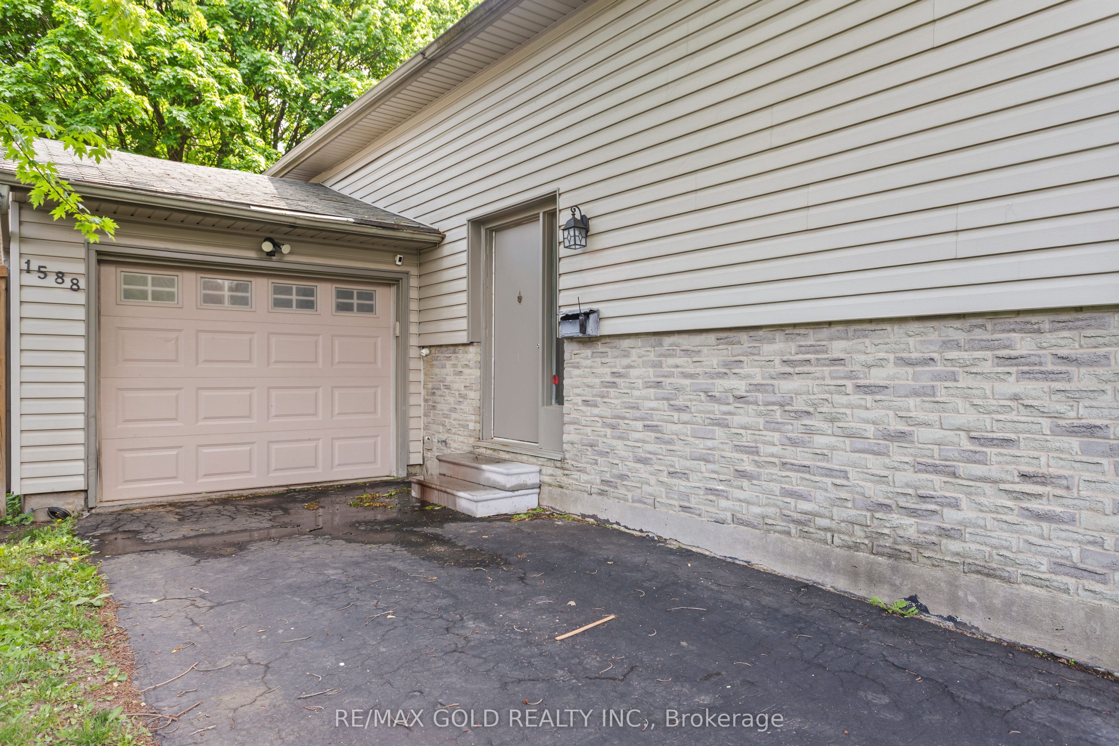 1588 Aldersbrook Road, London North, ON N6G 2Z3