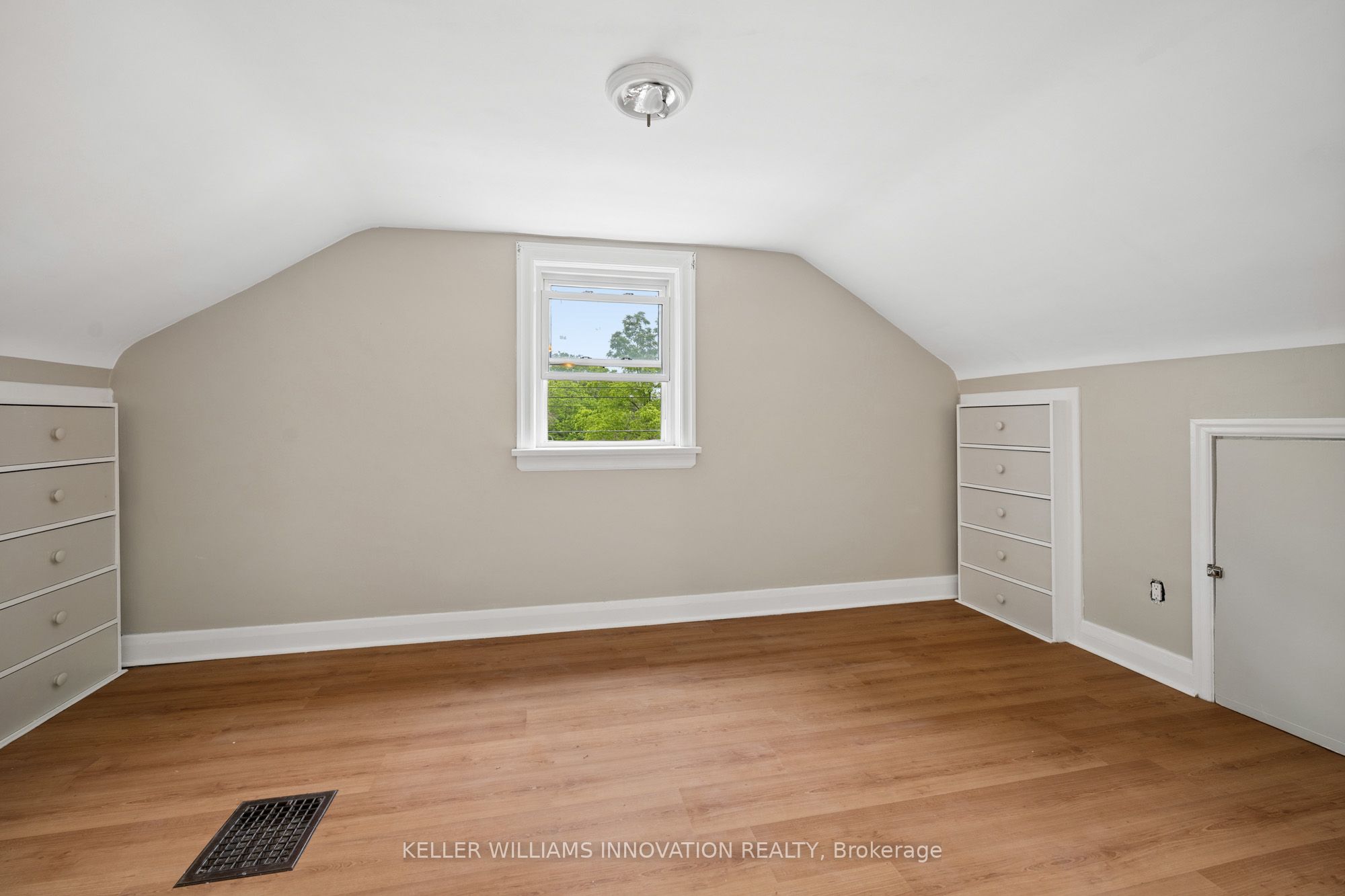 555 Wellington Street N, Kitchener, ON N2H 5L6